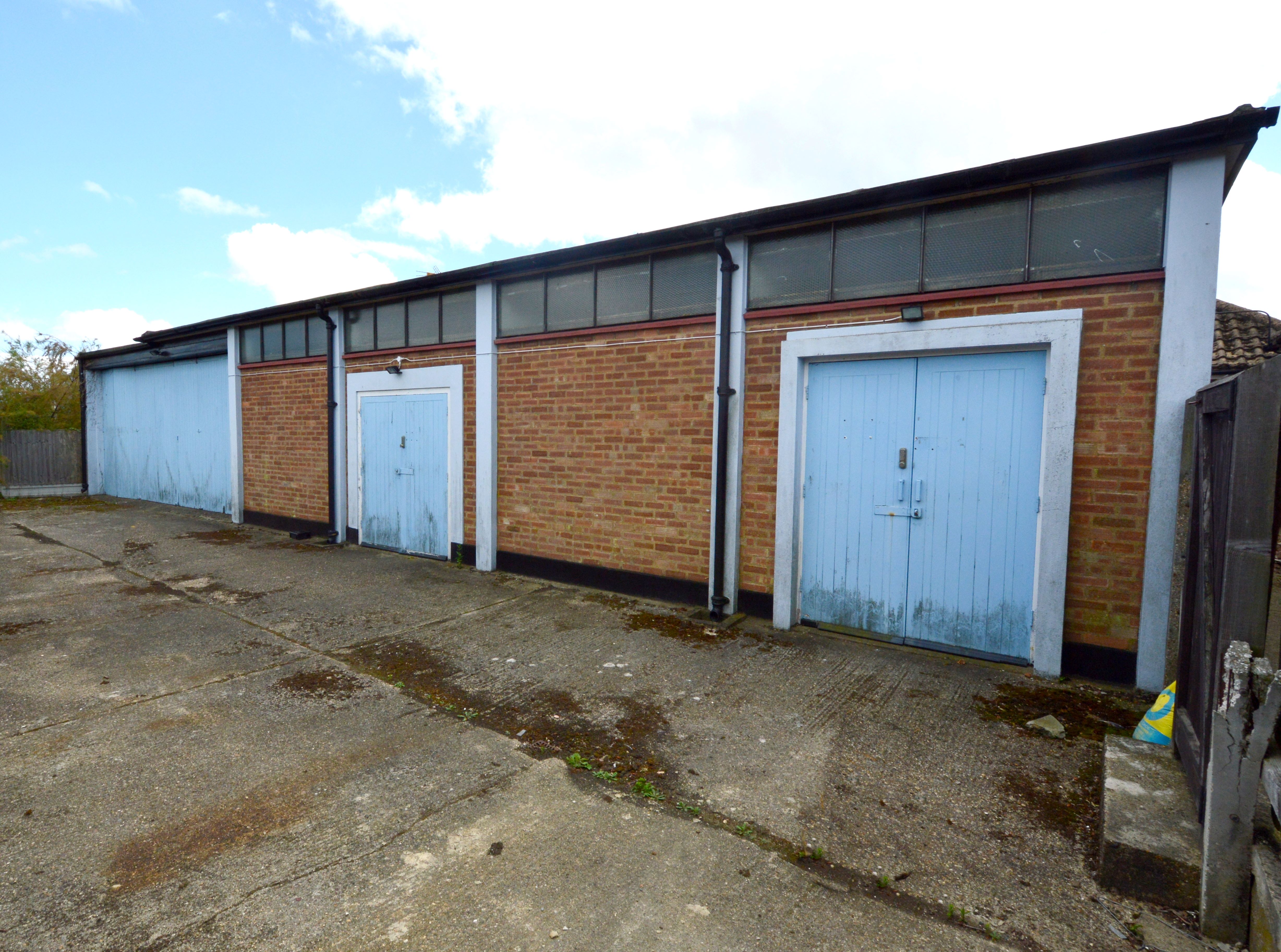 STORAGE INVESTMENT: A VACANT FREEHOLD DETACHED STORAGE UNIT MEASURING APPROXIMATELY 1,500 SQ FT CONSIDERED AN IDEAL LETTING INVESTMENT