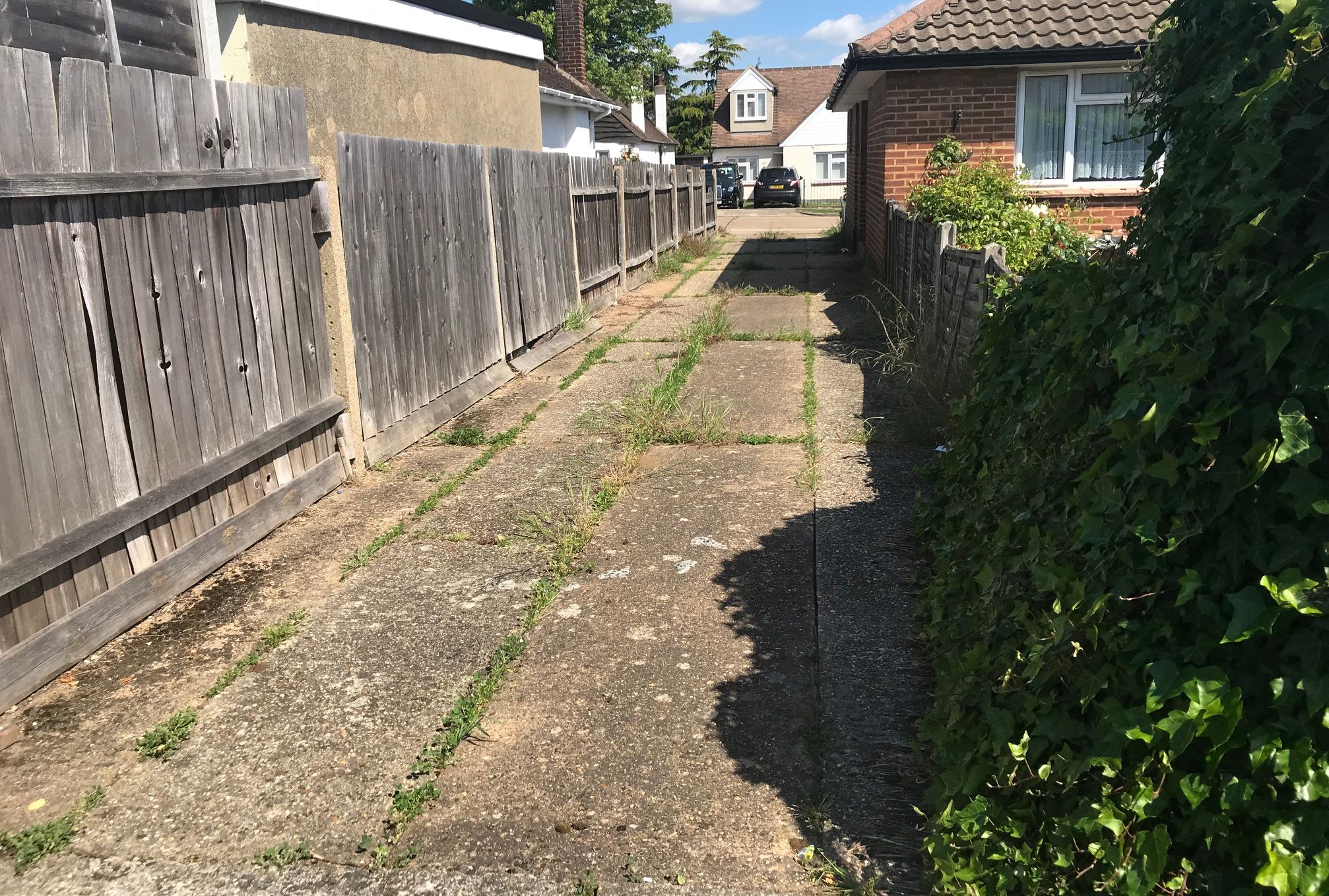 STORAGE INVESTMENT: A VACANT FREEHOLD DETACHED STORAGE UNIT MEASURING APPROXIMATELY 1,500 SQ FT CONSIDERED AN IDEAL LETTING INVESTMENT
