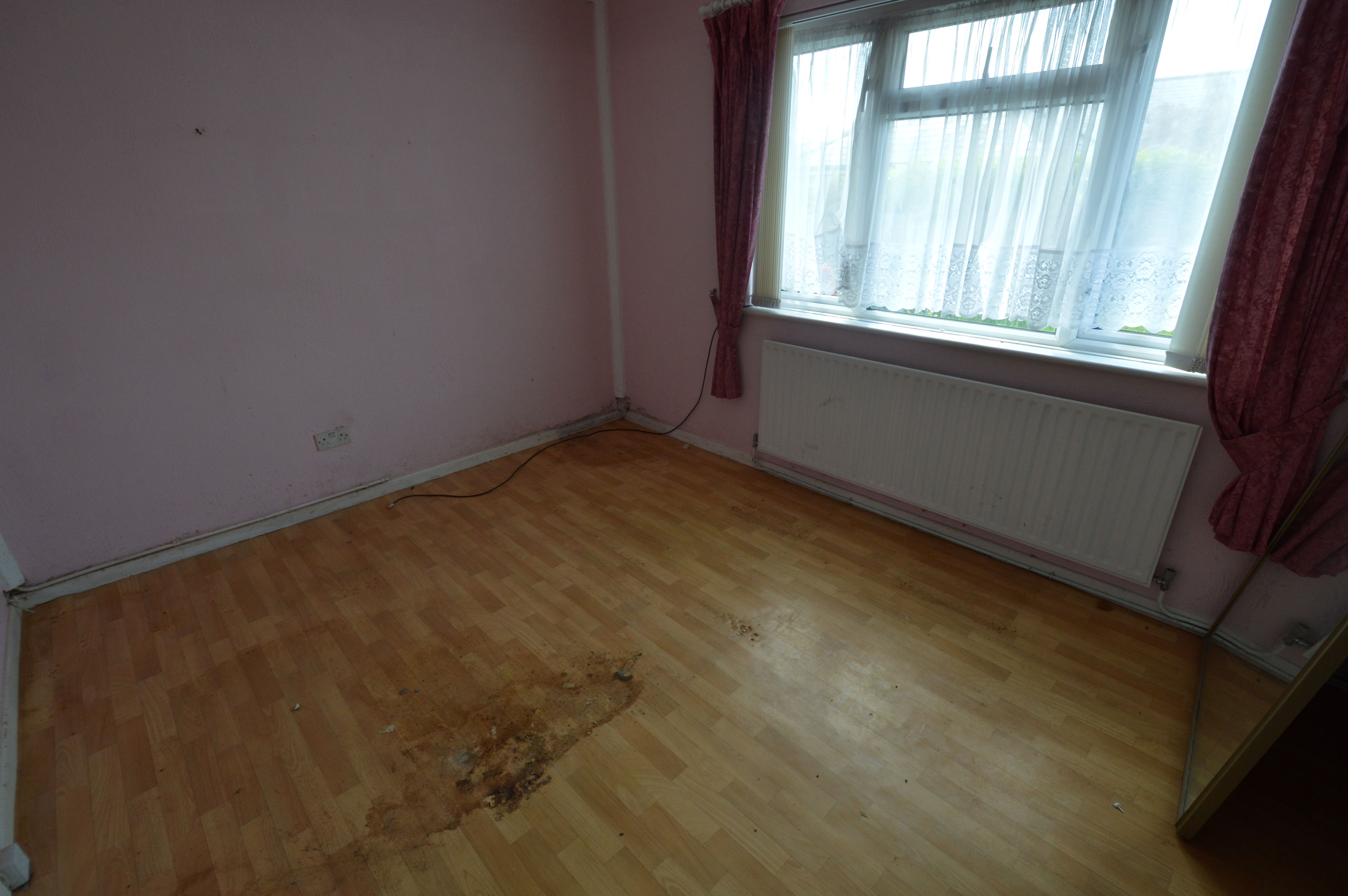 REFURBISHMENT PROPERTY: A VACANT FREEHOLD ONE BEDROOM DETACHED BUNGALOW IN NEED OF LIGHT REFURBISHMENT