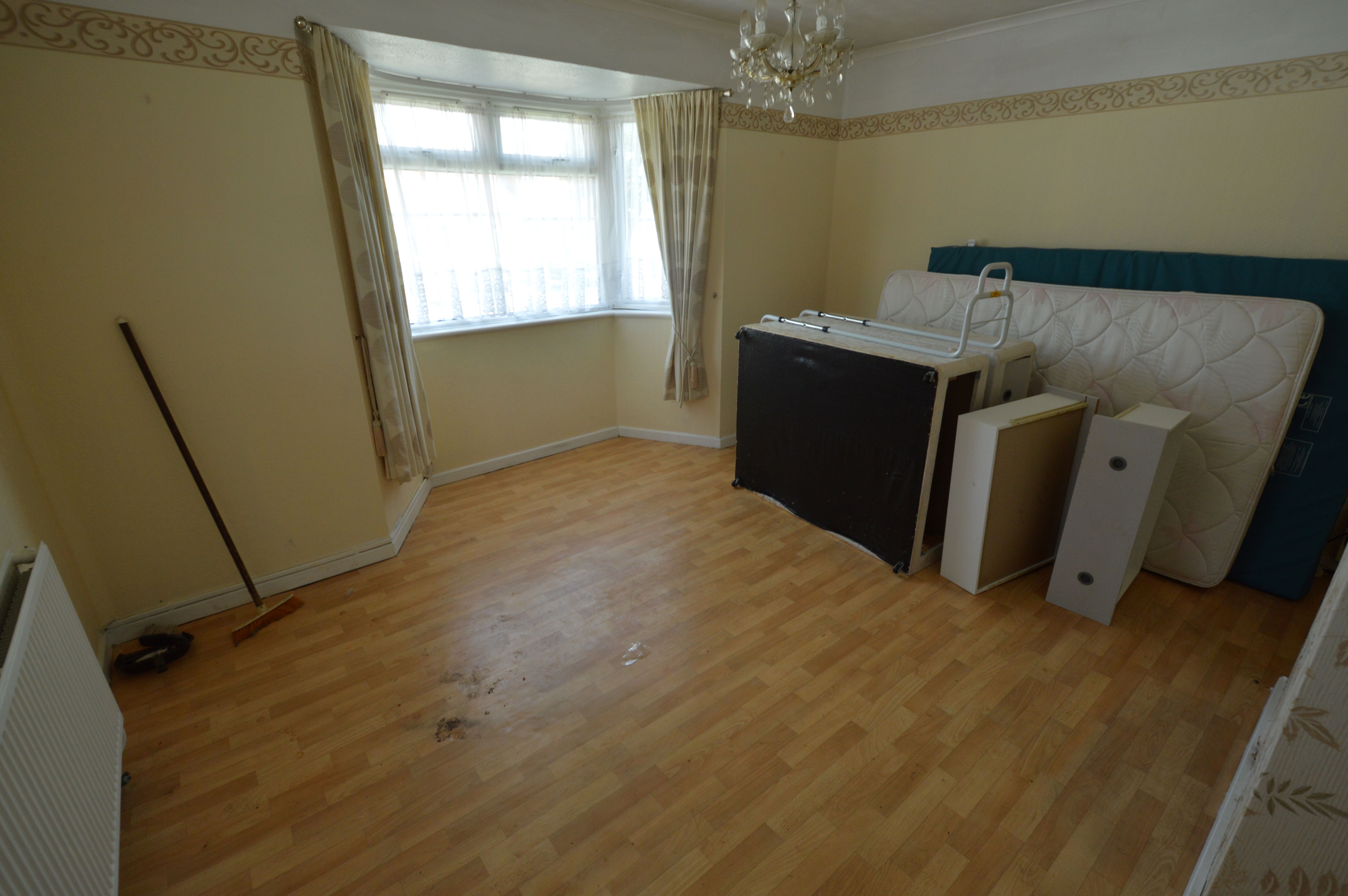 REFURBISHMENT PROPERTY: A VACANT FREEHOLD ONE BEDROOM DETACHED BUNGALOW IN NEED OF LIGHT REFURBISHMENT