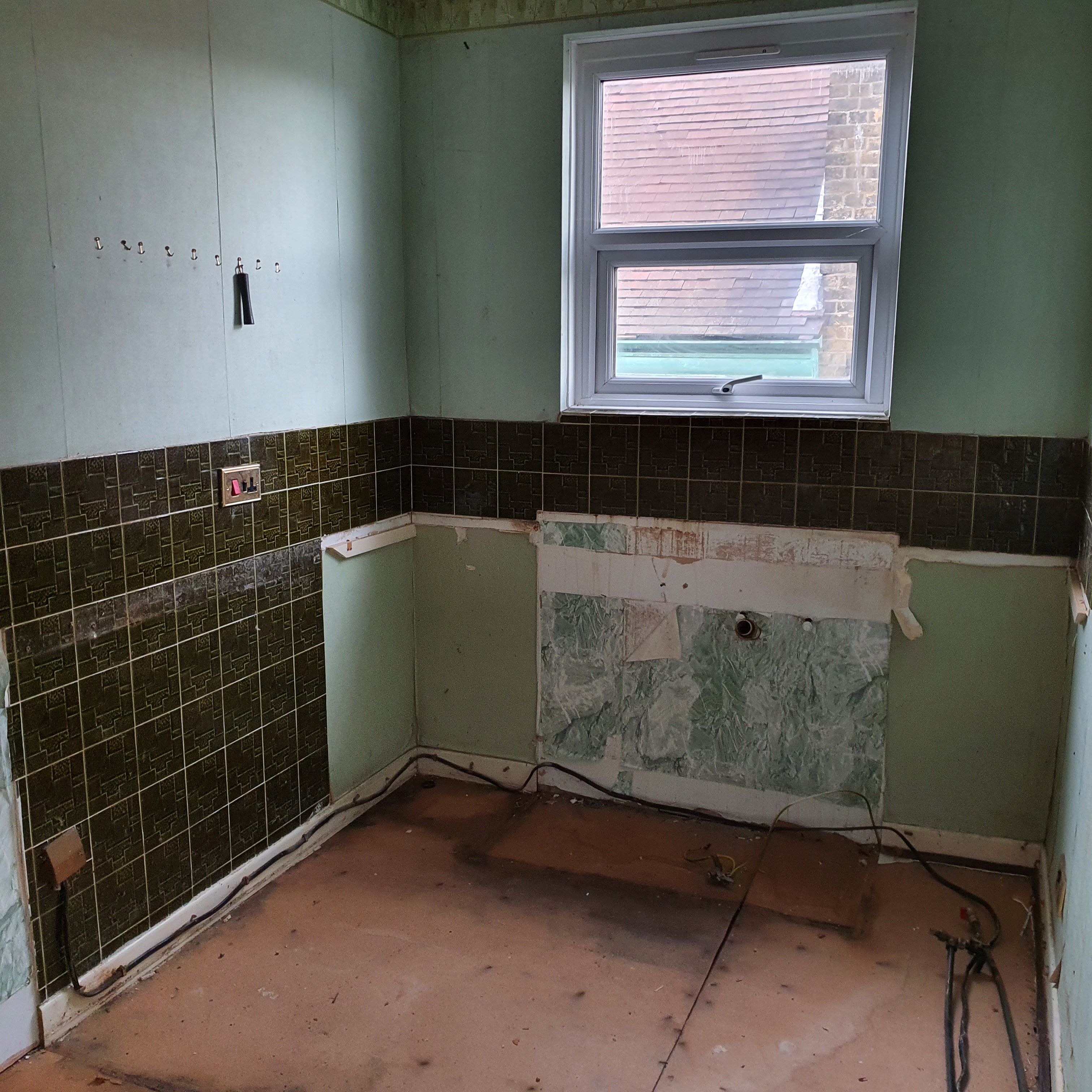 RESIDENTIAL INVESTMENT OPPORTUNITY: THREE SELF CONTAINED ONE BEDROOM FLATS BEING SOLD WITH THE FREEHOLD OF THE BUILDING 