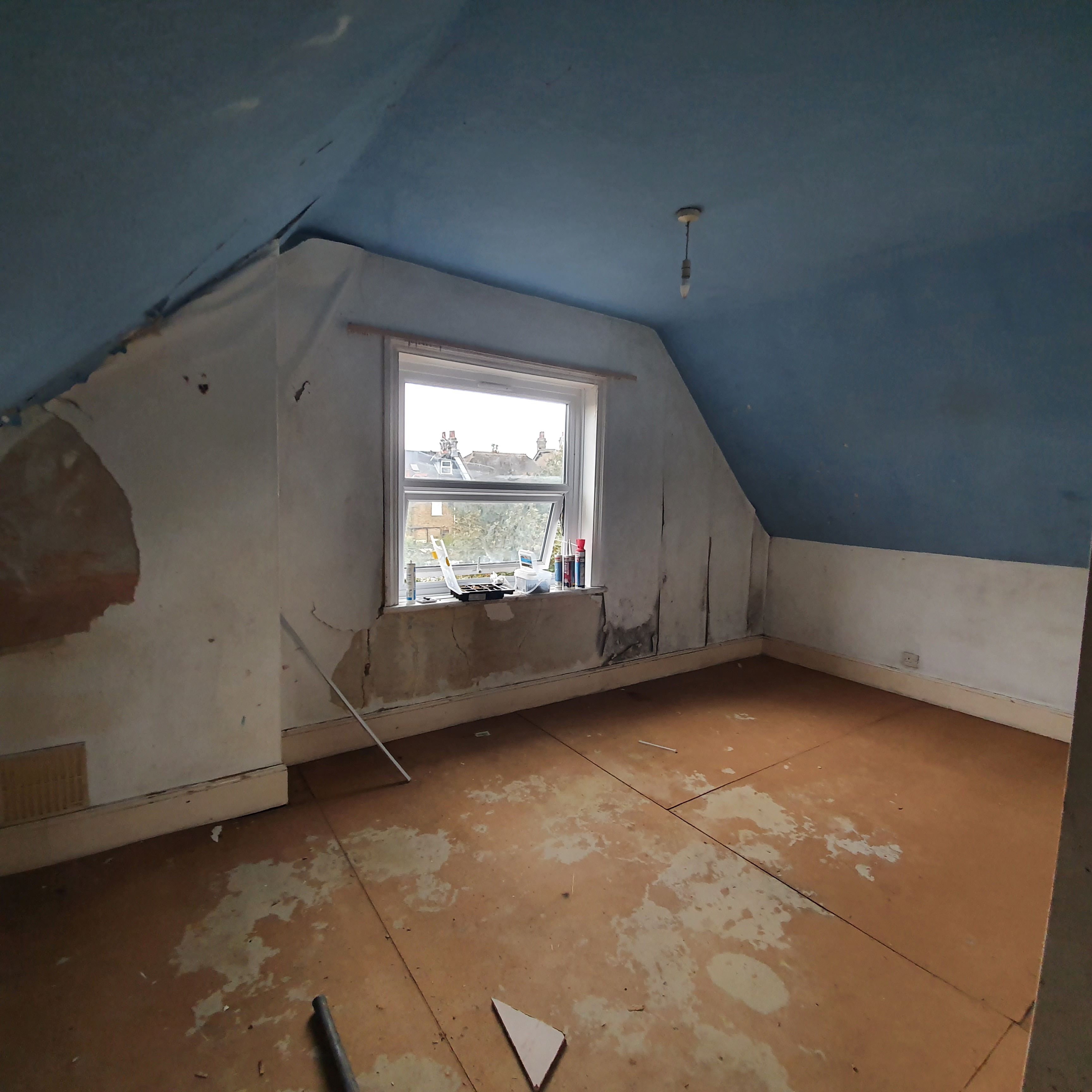 RESIDENTIAL INVESTMENT OPPORTUNITY: THREE SELF CONTAINED ONE BEDROOM FLATS BEING SOLD WITH THE FREEHOLD OF THE BUILDING 