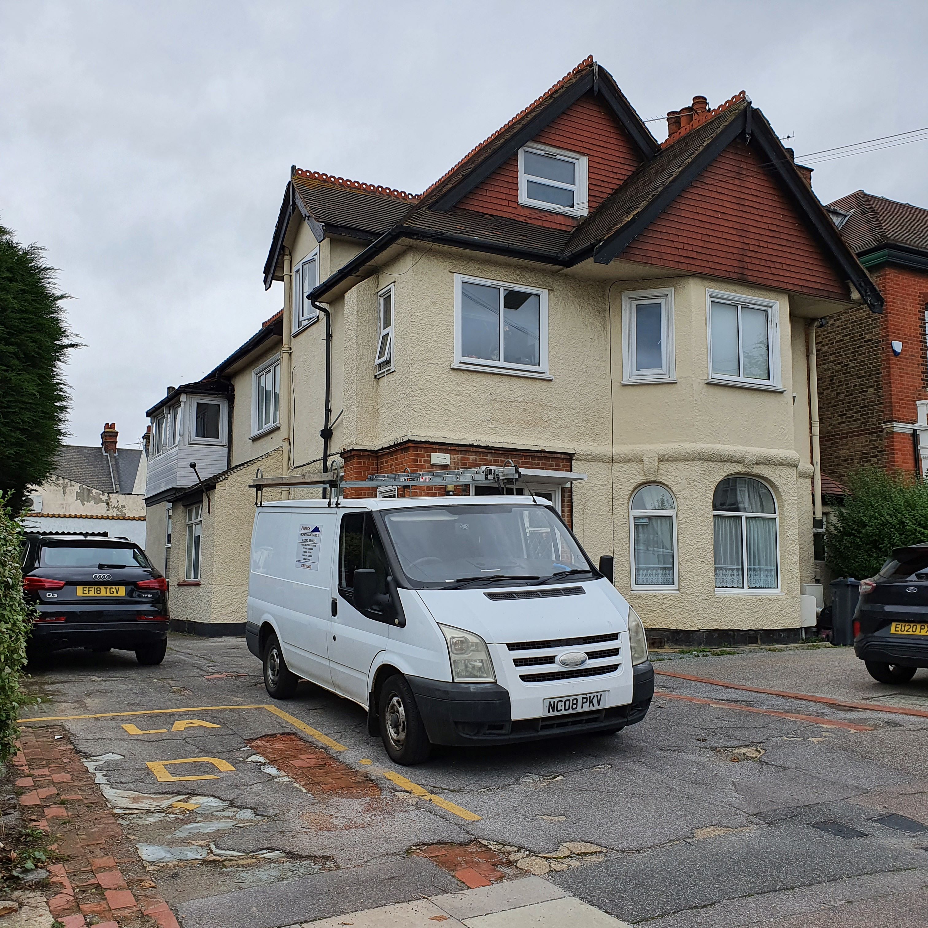 RESIDENTIAL INVESTMENT OPPORTUNITY: THREE SELF CONTAINED ONE BEDROOM FLATS BEING SOLD WITH THE FREEHOLD OF THE BUILDING 