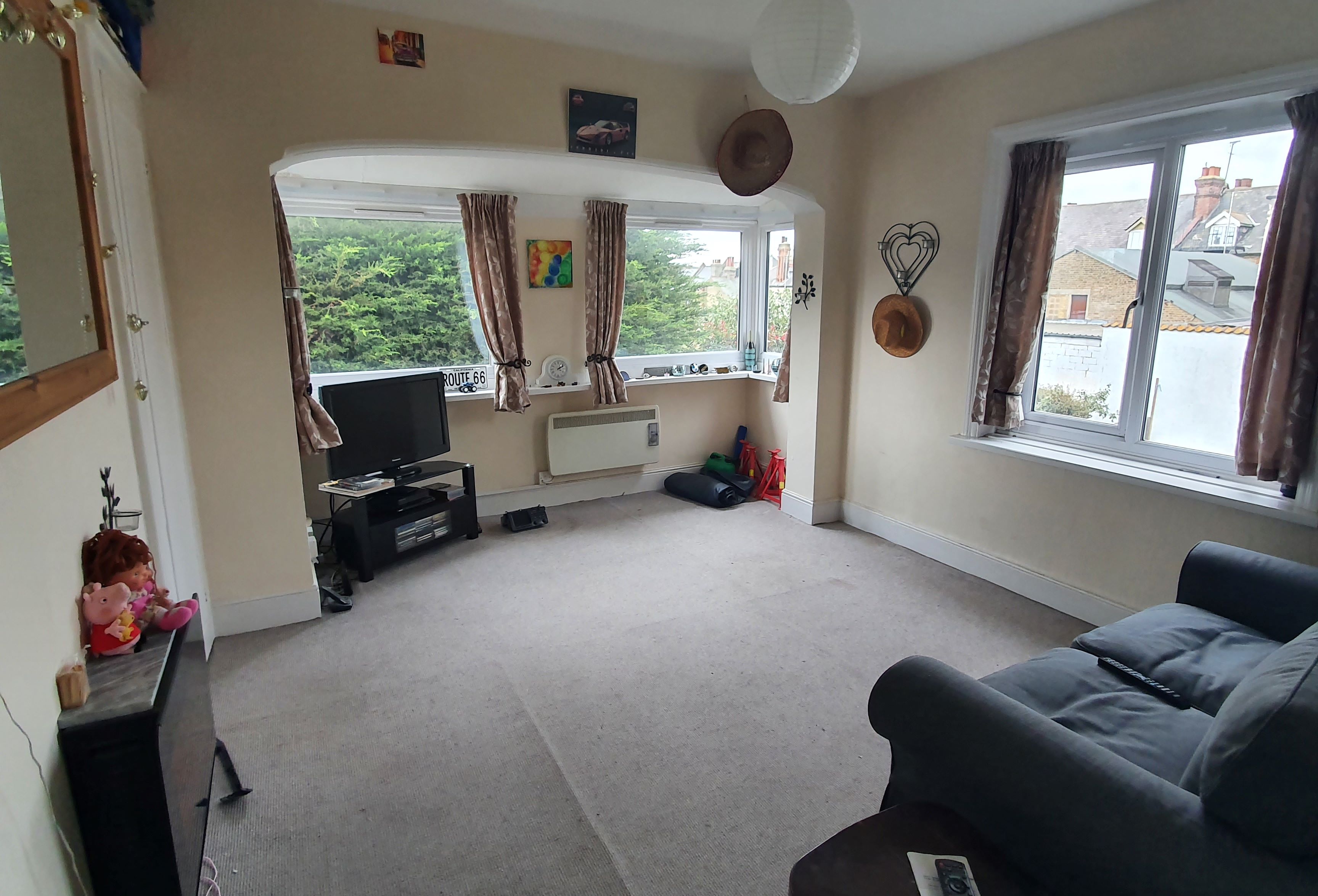 RESIDENTIAL INVESTMENT OPPORTUNITY: THREE SELF CONTAINED ONE BEDROOM FLATS BEING SOLD WITH THE FREEHOLD OF THE BUILDING 