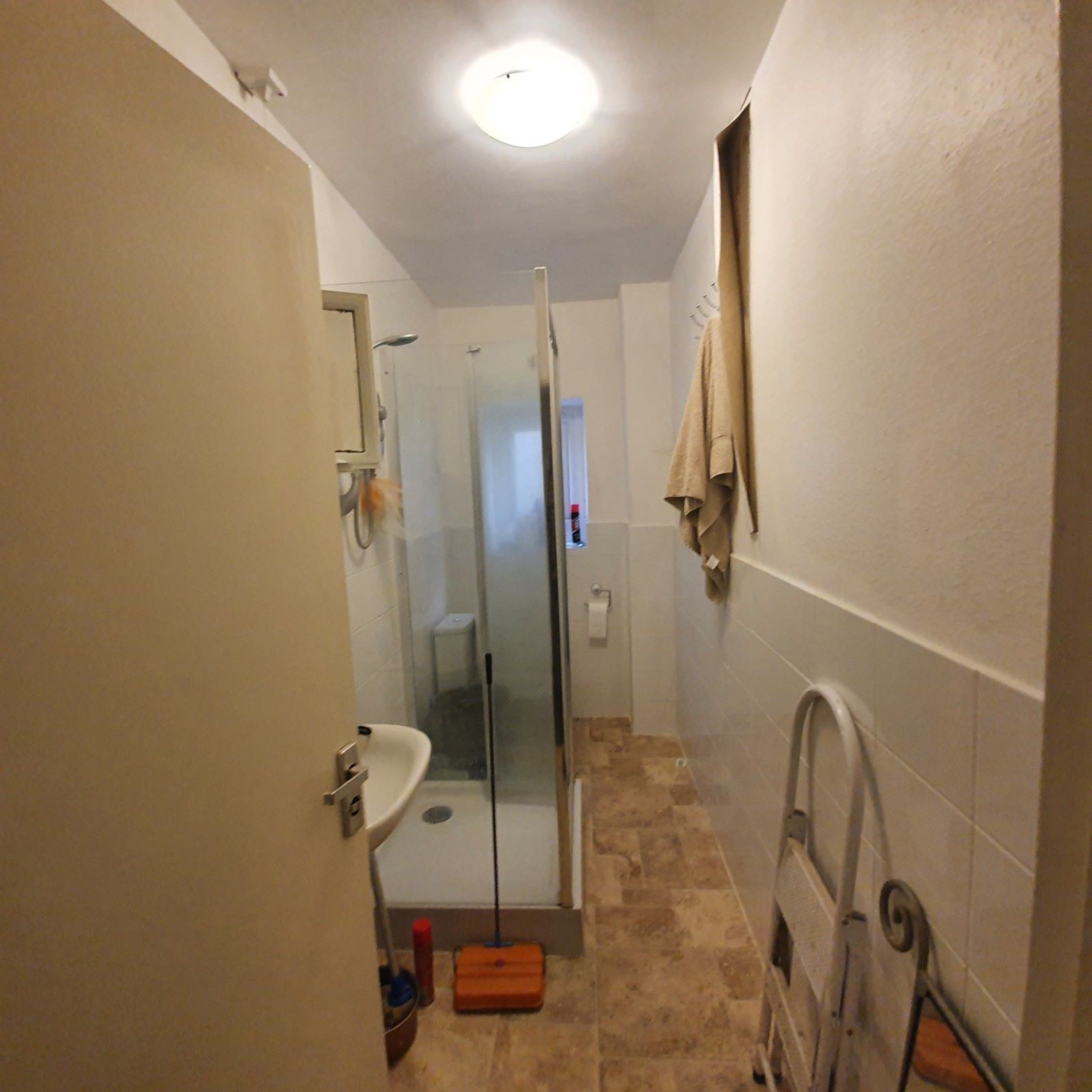 RESIDENTIAL INVESTMENT OPPORTUNITY: THREE SELF CONTAINED ONE BEDROOM FLATS BEING SOLD WITH THE FREEHOLD OF THE BUILDING 