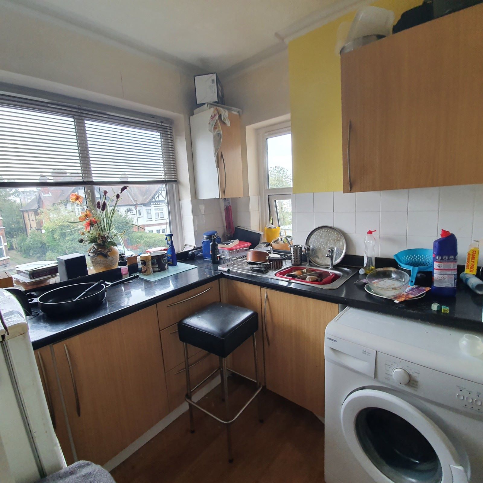 RESIDENTIAL INVESTMENT OPPORTUNITY: THREE SELF CONTAINED ONE BEDROOM FLATS BEING SOLD WITH THE FREEHOLD OF THE BUILDING 