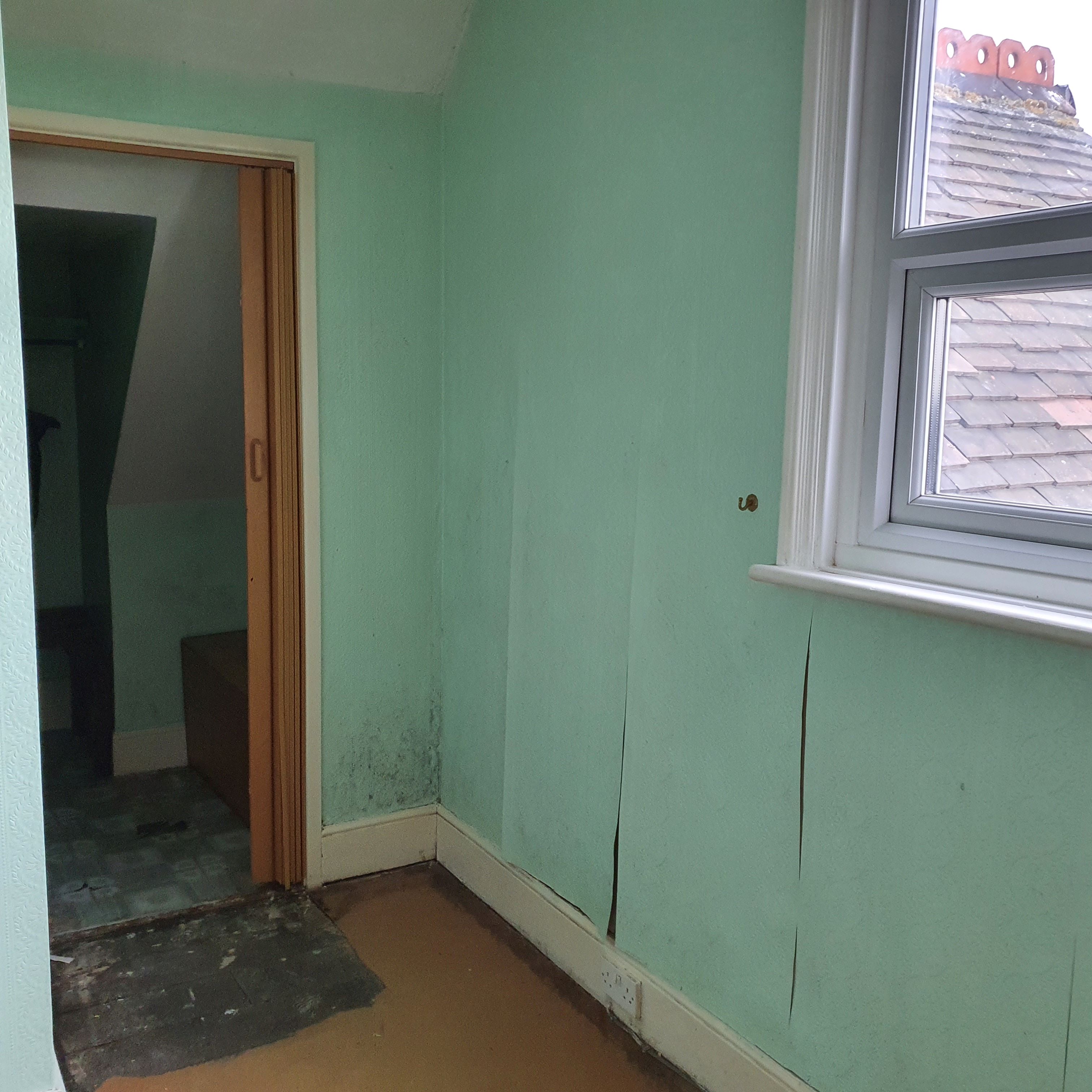 RESIDENTIAL INVESTMENT OPPORTUNITY: THREE SELF CONTAINED ONE BEDROOM FLATS BEING SOLD WITH THE FREEHOLD OF THE BUILDING 