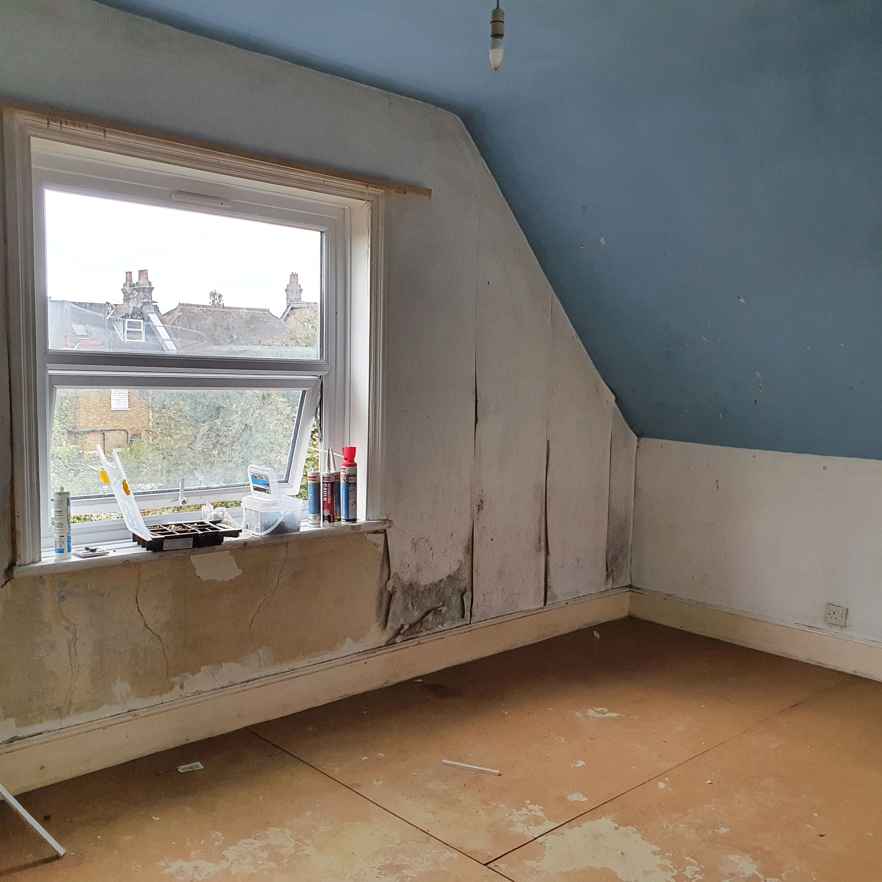 RESIDENTIAL INVESTMENT OPPORTUNITY: THREE SELF CONTAINED ONE BEDROOM FLATS BEING SOLD WITH THE FREEHOLD OF THE BUILDING 