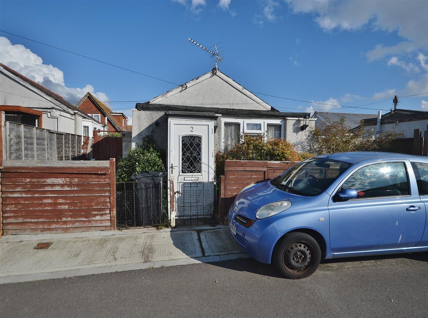 BUY TO LET/REFURBISHMENT: A DETACHED FREEHOLD BUNGALOW IN NEED OF MODERNISATION CONSIDERED TO BE IDEAL AS A BUY TO LET INVESTMENT