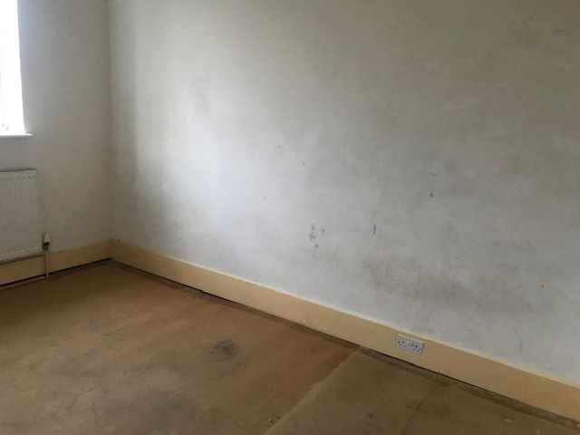 RESIDENTIAL INVESTMENT: A VACANT FREEHOLD HOUSE REQUIRING SOME IMPROVEMENT CONSIDERED TO BE IDEAL FOR A BUY TO LET INVESTMENT