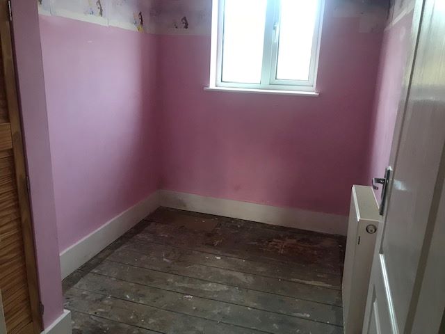 RESIDENTIAL INVESTMENT: A VACANT FREEHOLD HOUSE REQUIRING SOME IMPROVEMENT CONSIDERED TO BE IDEAL FOR A BUY TO LET INVESTMENT