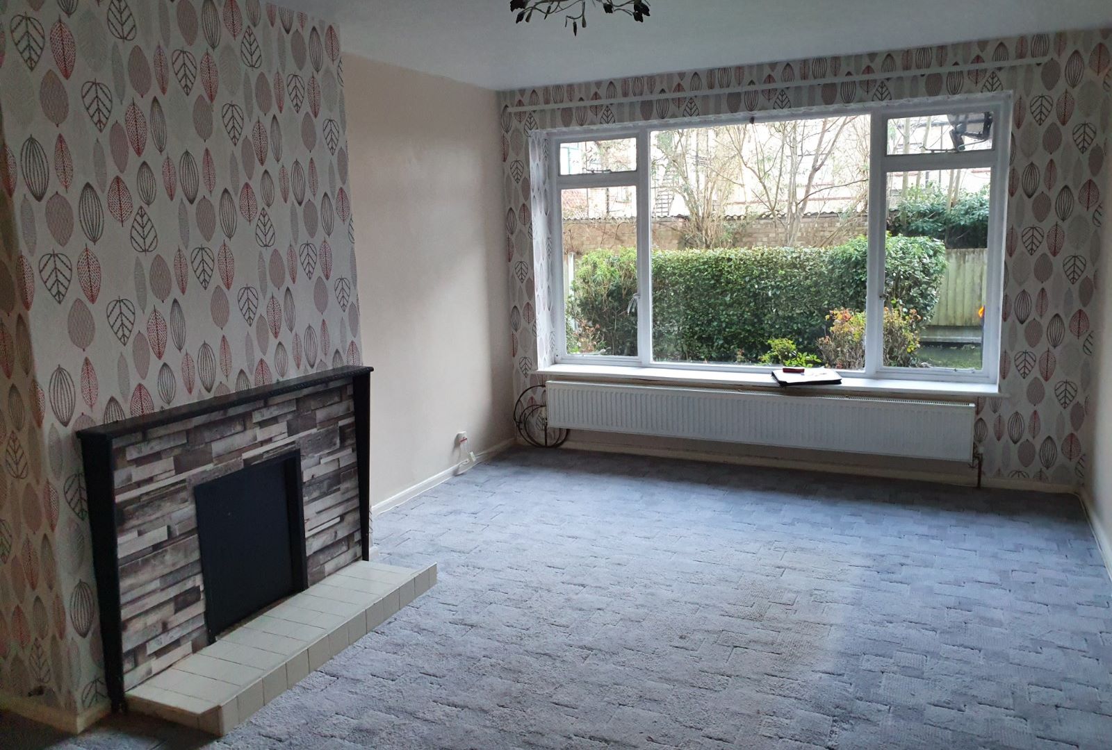 BUY TO LET INVESTMENT: A  VACANT TWO BEDROOM GROUND FLOOR FLAT CONSIDERED TO BE IDEAL AS A BUY TO INVESTMENT