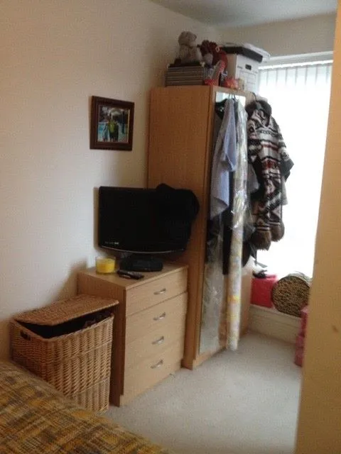 BUY TO LET INVESTMENT: A SECOND FLOOR APARTMENT CURRENTLY LET PRODUCING AN INCOME OF £7500 PER ANNUM. A YIELD OF OVER 7.6% OF THE GUIDE PRICE