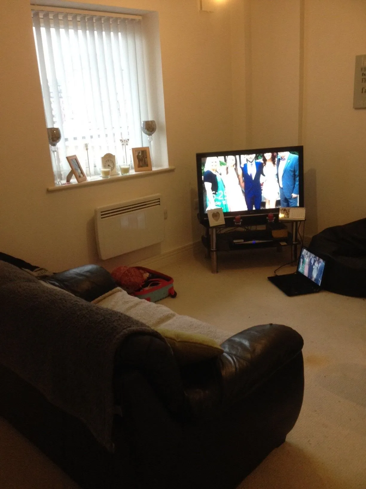 BUY TO LET INVESTMENT: A SECOND FLOOR APARTMENT CURRENTLY LET PRODUCING AN INCOME OF £7500 PER ANNUM. A YIELD OF OVER 7.6% OF THE GUIDE PRICE