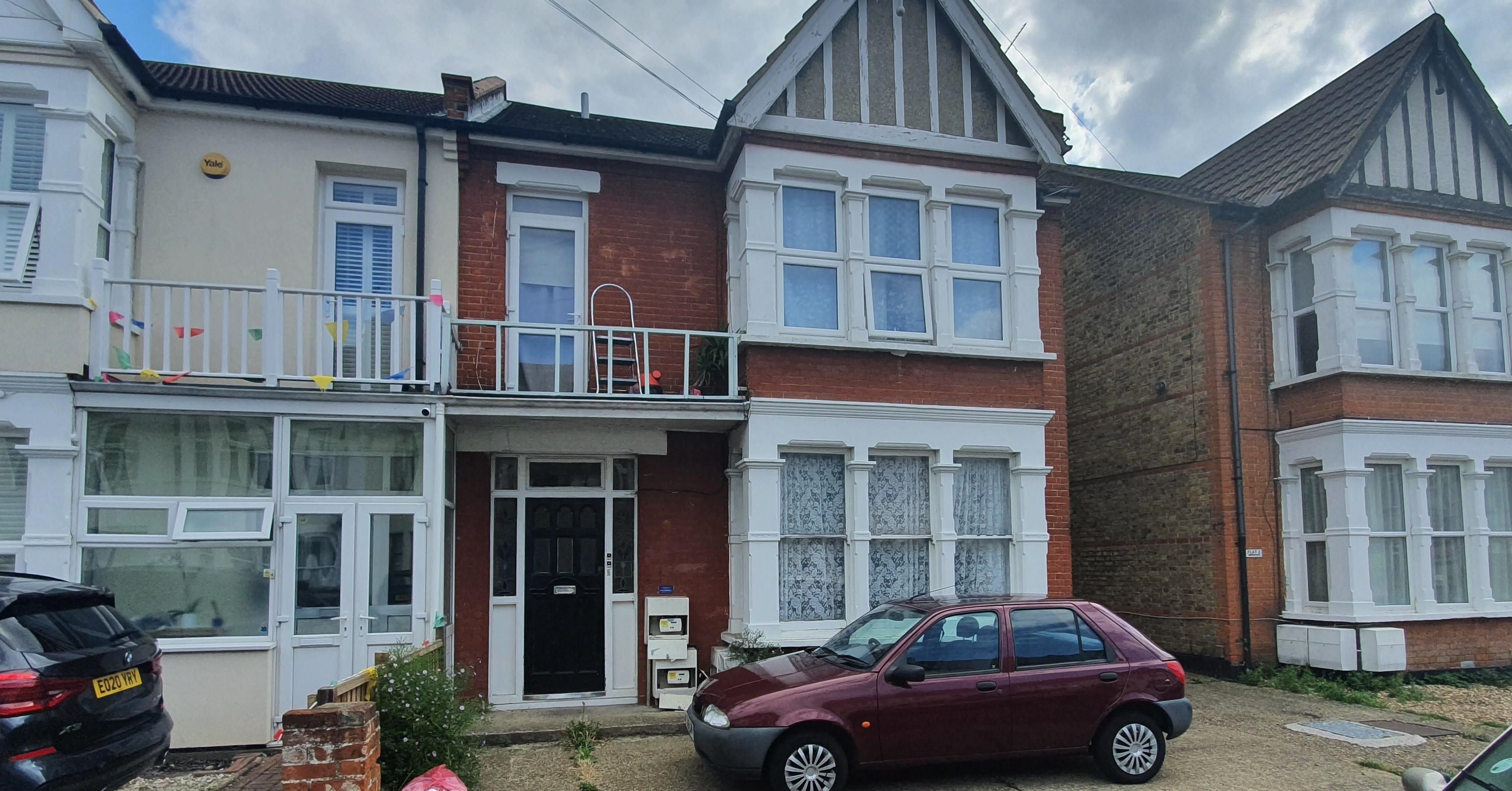 RESIDENTIAL INVESTMENT: A VACANT GROUND FLOOR FLAT WITH PRIVATE GARDEN CLOSE TO WESTCLIFF STATION OFFERED WITH A LEASE WITH 64 YEARS REMAINING
