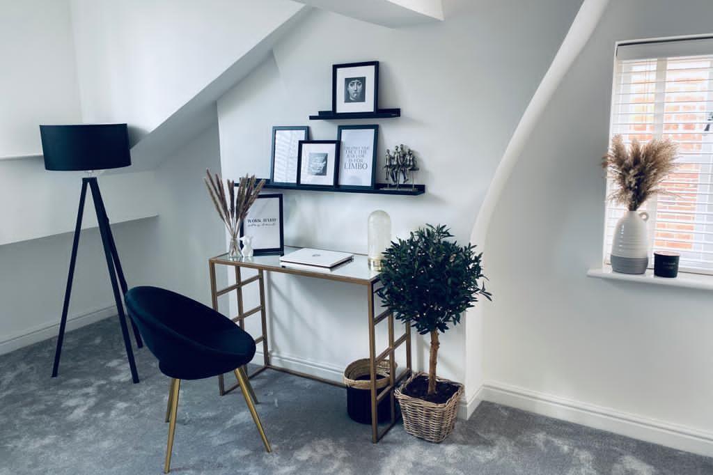 RESIDENTIAL FREEHOLD INVESTMENT: A BLOCK OF NEWLY CONVERTED LUXURY APARTMENTS WITHIN A GRADE II LISTED BUILDING IN THE CENTER OF IPSWICH.