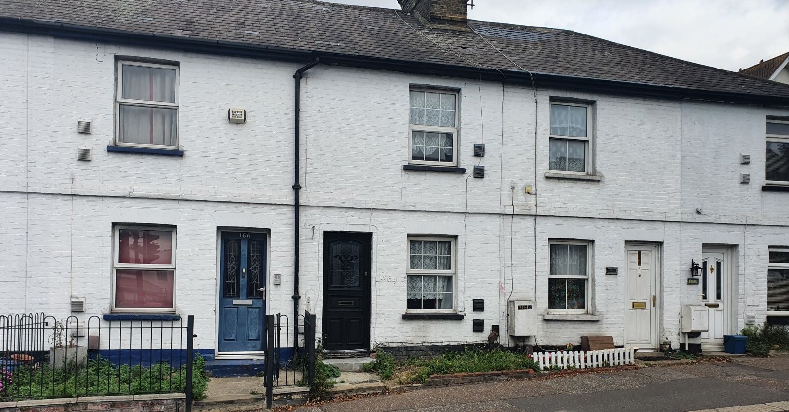 BUY TO LET INVESTMENT: A FREEHOLD TERRACED HOUSE CLOSE TO TOWN CENTRE WITH A TENANT IN OCCUPATION PRODUCING AN INCOME OF £10,200 PA