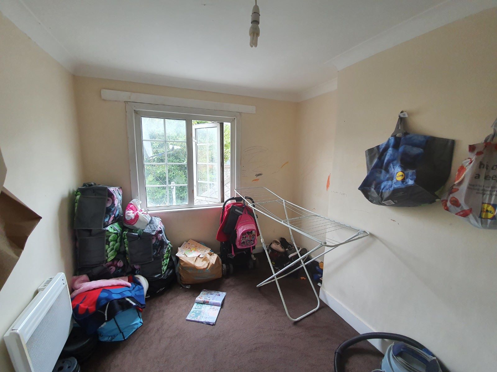 BUY TO LET INVESTMENT: A FREEHOLD TERRACED HOUSE CLOSE TO TOWN CENTRE WITH A TENANT IN OCCUPATION PRODUCING AN INCOME OF £10,200 PA