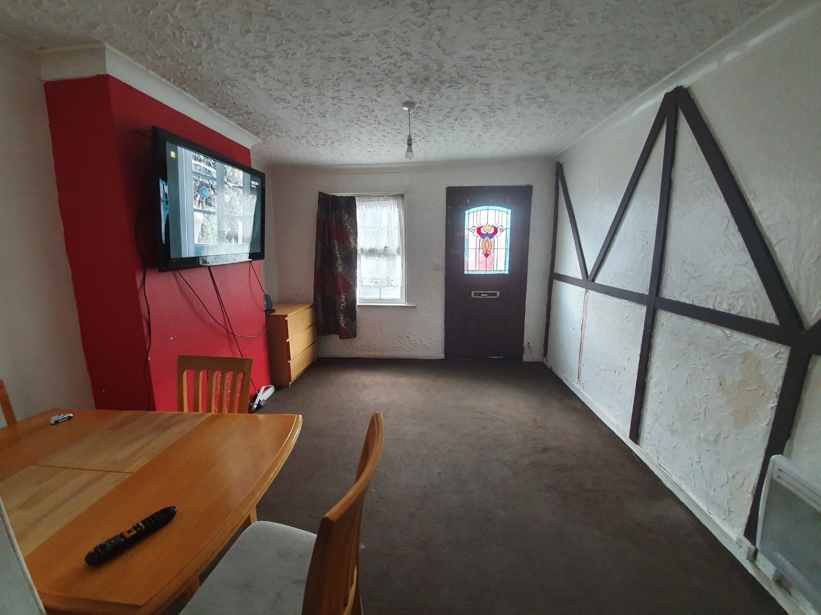 BUY TO LET INVESTMENT: A FREEHOLD TERRACED HOUSE CLOSE TO TOWN CENTRE WITH A TENANT IN OCCUPATION PRODUCING AN INCOME OF £10,200 PA