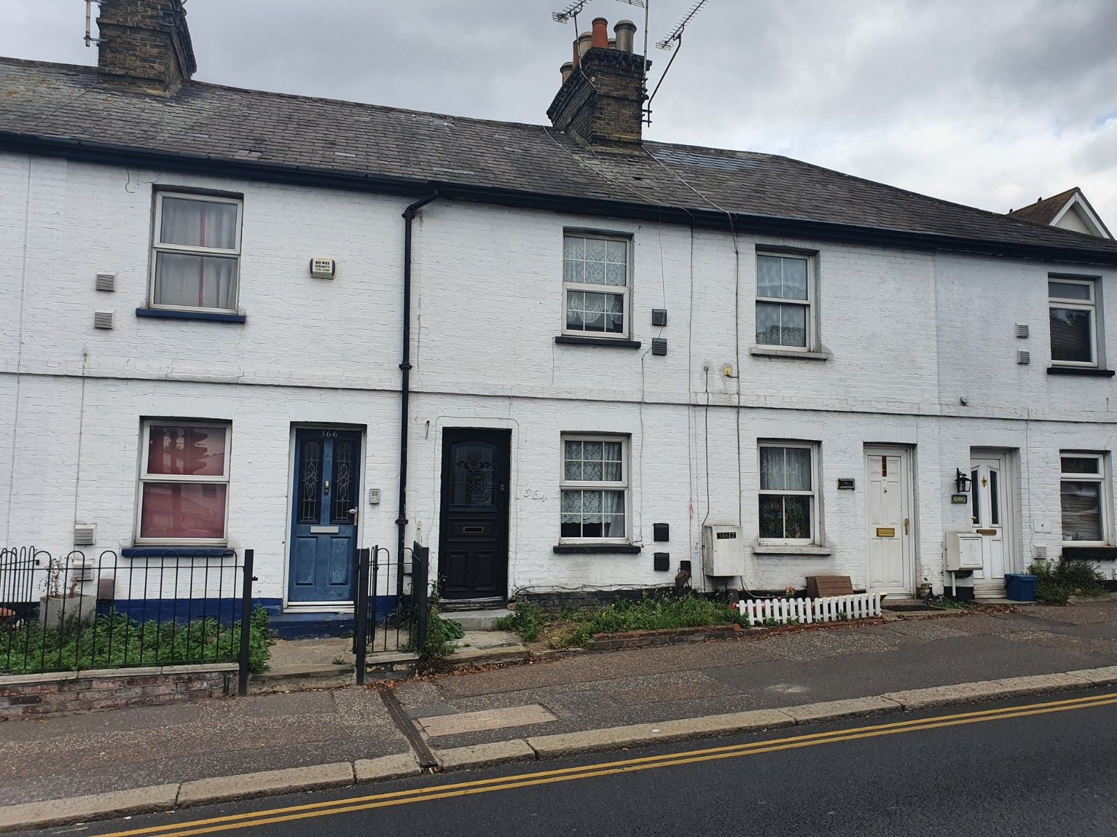 BUY TO LET INVESTMENT: A FREEHOLD TERRACED HOUSE CLOSE TO TOWN CENTRE WITH A TENANT IN OCCUPATION PRODUCING AN INCOME OF £10,200 PA