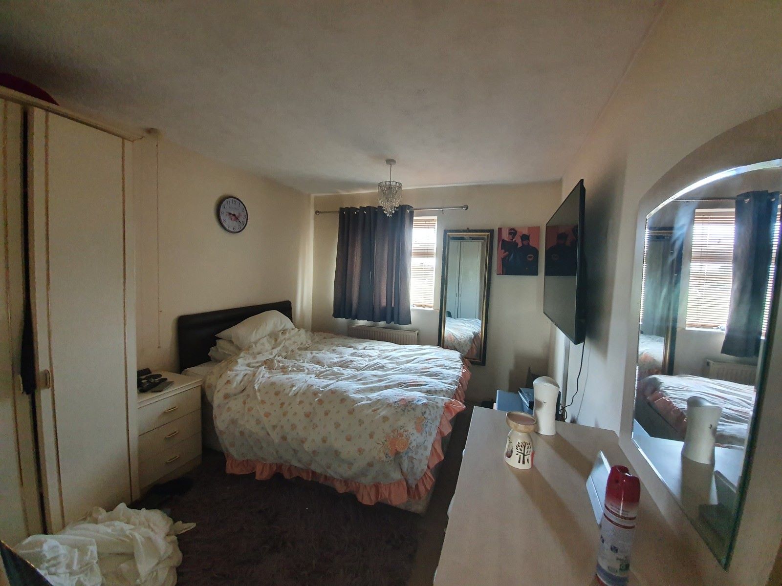RESIDENTIAL INVESTMENT: A FIRST FLOOR ONE BEDROOM FLAT WITH A TENANT IN OCCUPATION PRODUCING AN INCOME OF £6,480 PER ANNUM