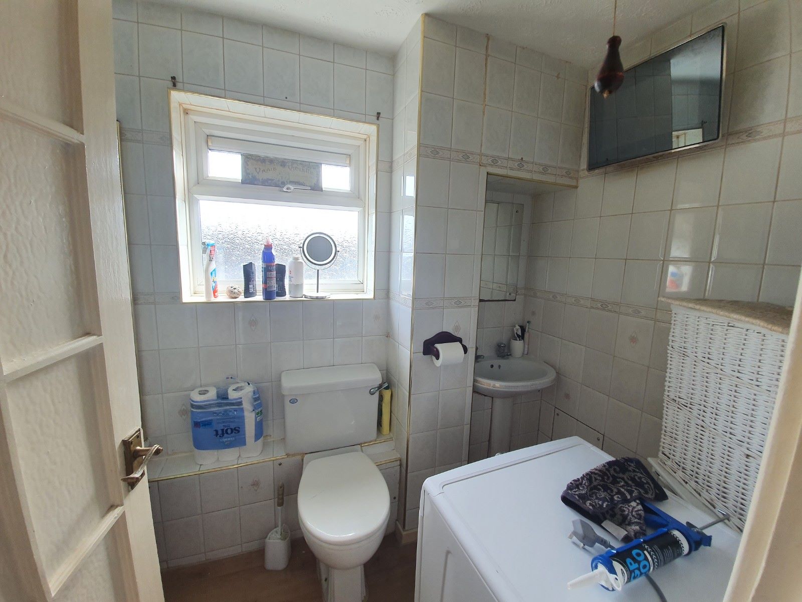 RESIDENTIAL INVESTMENT: A FIRST FLOOR ONE BEDROOM FLAT WITH A TENANT IN OCCUPATION PRODUCING AN INCOME OF £6,480 PER ANNUM