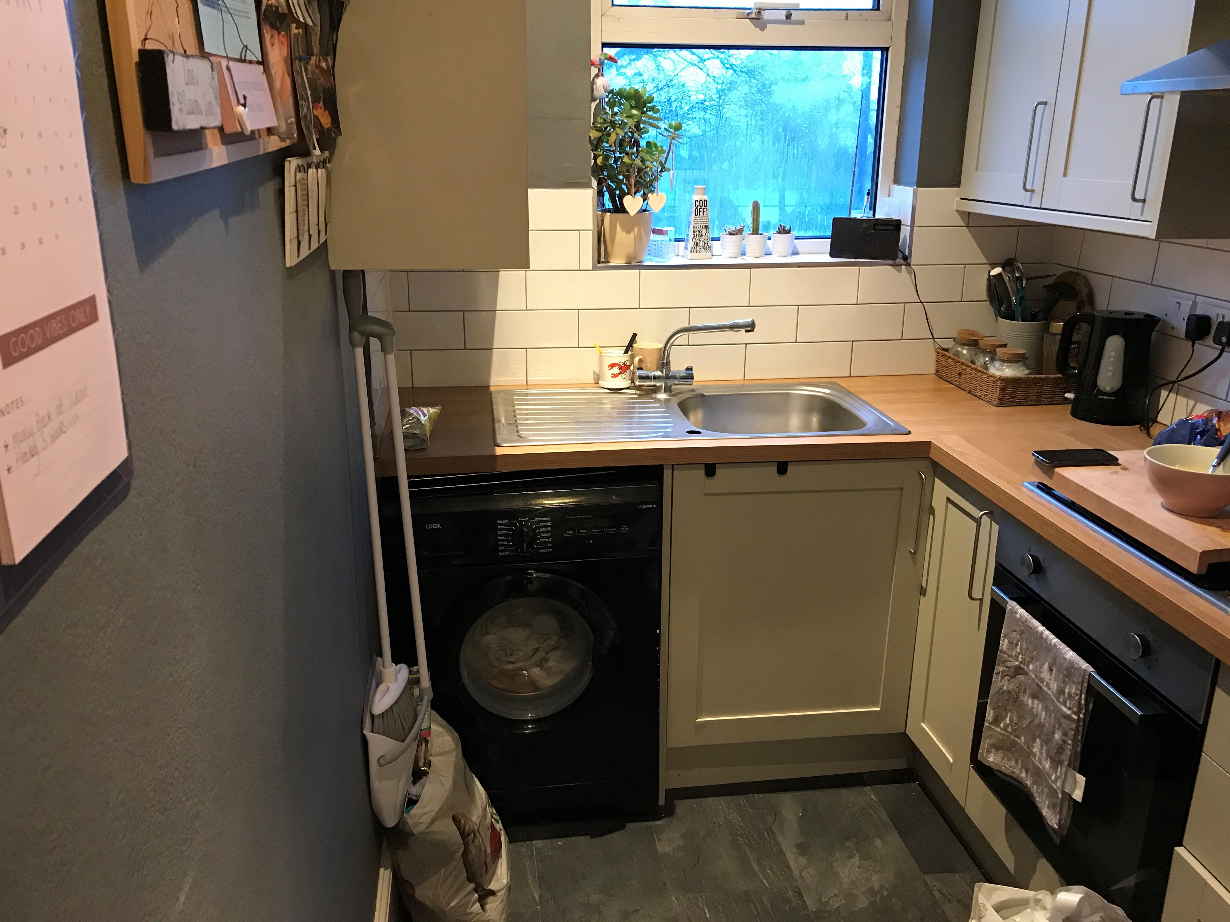 RESIDENTIAL INVESTMENT: A VACANT LEASEHOLD FLAT LOCATED OPPOSITE CHALKWELL PARK, CONSIDERED TO BE AN IDEAL BUY TO LET INVESTMENT