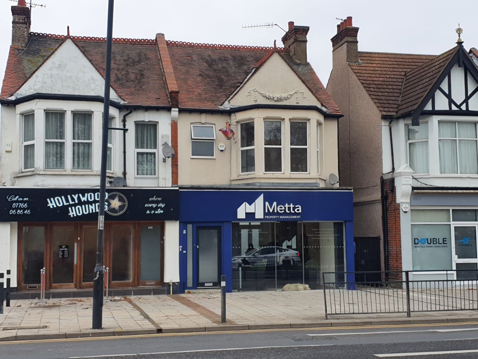 RESIDENTIAL INVESTMENT: A VACANT LEASEHOLD FLAT LOCATED OPPOSITE CHALKWELL PARK, CONSIDERED TO BE AN IDEAL BUY TO LET INVESTMENT
