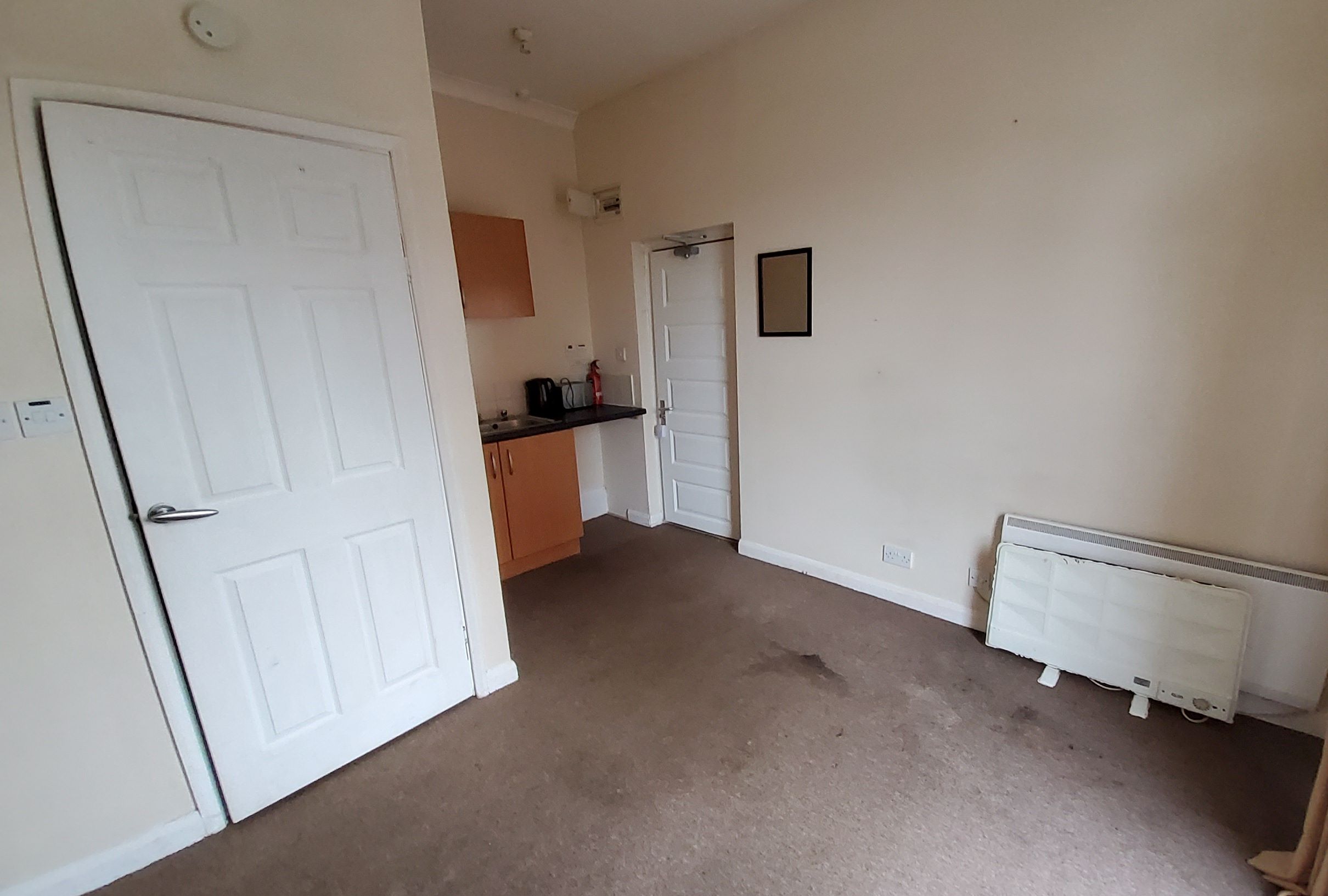 BUY TO LET INVESTMENT: A FIRST FLOOR STUDIO APARTMENT CURRENTLY PRODUCING AN INCOME OF JUST UNDER £6000 PER ANNUM.  A 10.8% YEILD OF THE GUIDE PRICE