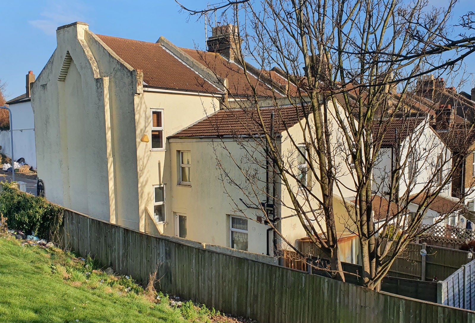 REFURBISHMENT OPPORTUNITY: VACANT FREEHOLD THREE BEDROOM HOUSE CLOSE TO SOUTHEND SEAFRONT IN NEED OF MODERNISATION