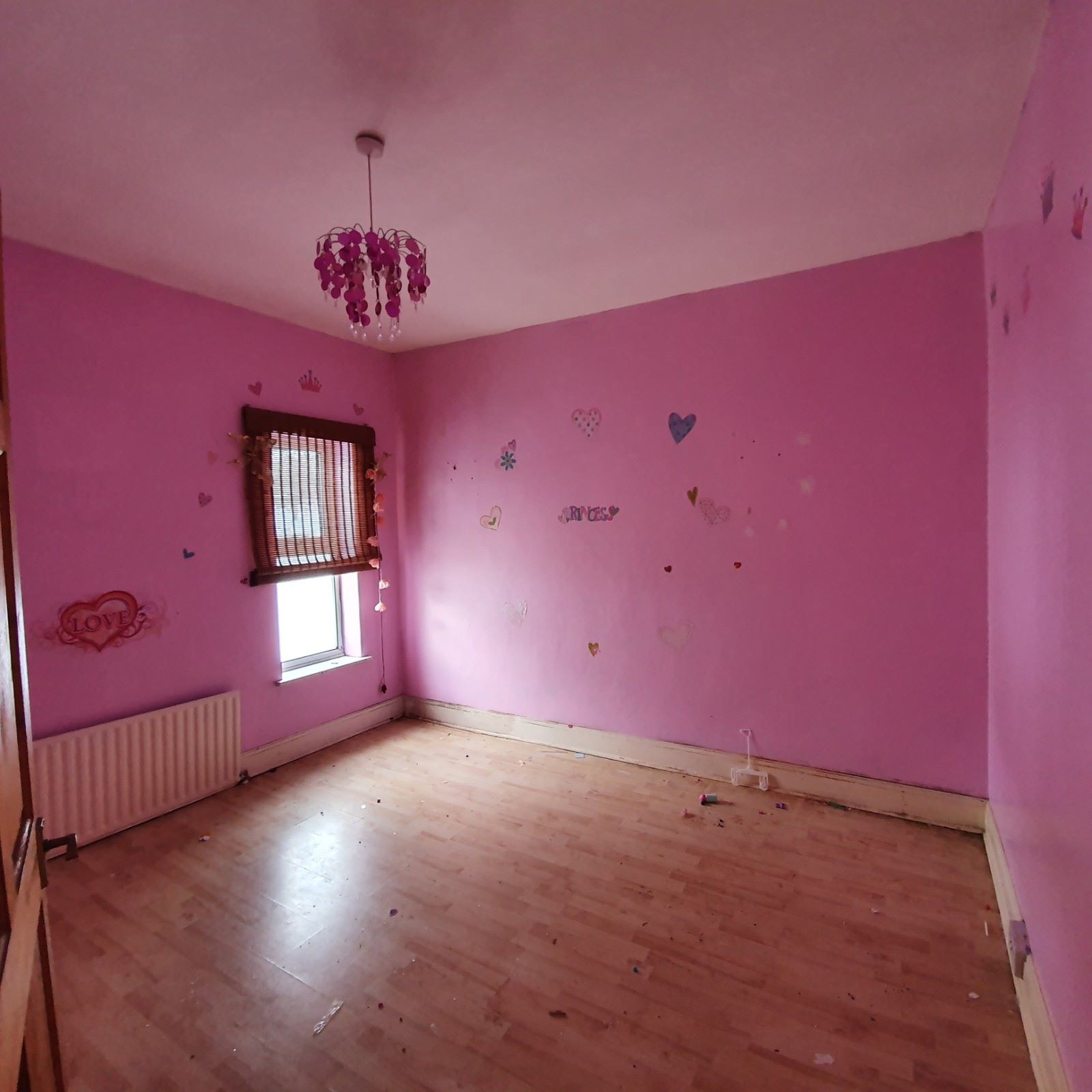 REFURBISHMENT OPPORTUNITY: VACANT FREEHOLD THREE BEDROOM HOUSE CLOSE TO SOUTHEND SEAFRONT IN NEED OF MODERNISATION