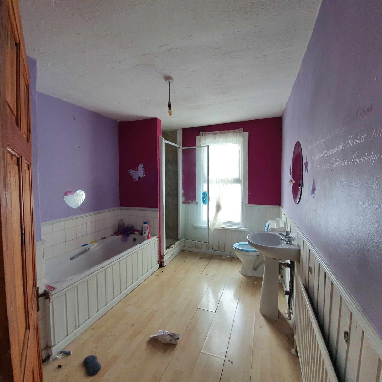 REFURBISHMENT OPPORTUNITY: VACANT FREEHOLD THREE BEDROOM HOUSE CLOSE TO SOUTHEND SEAFRONT IN NEED OF MODERNISATION