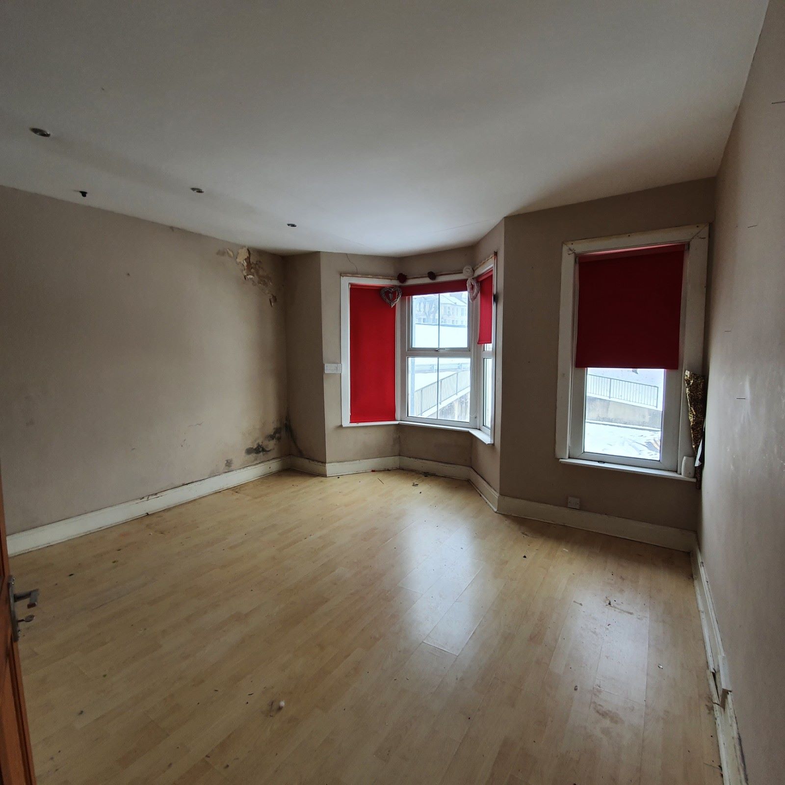 REFURBISHMENT OPPORTUNITY: VACANT FREEHOLD THREE BEDROOM HOUSE CLOSE TO SOUTHEND SEAFRONT IN NEED OF MODERNISATION