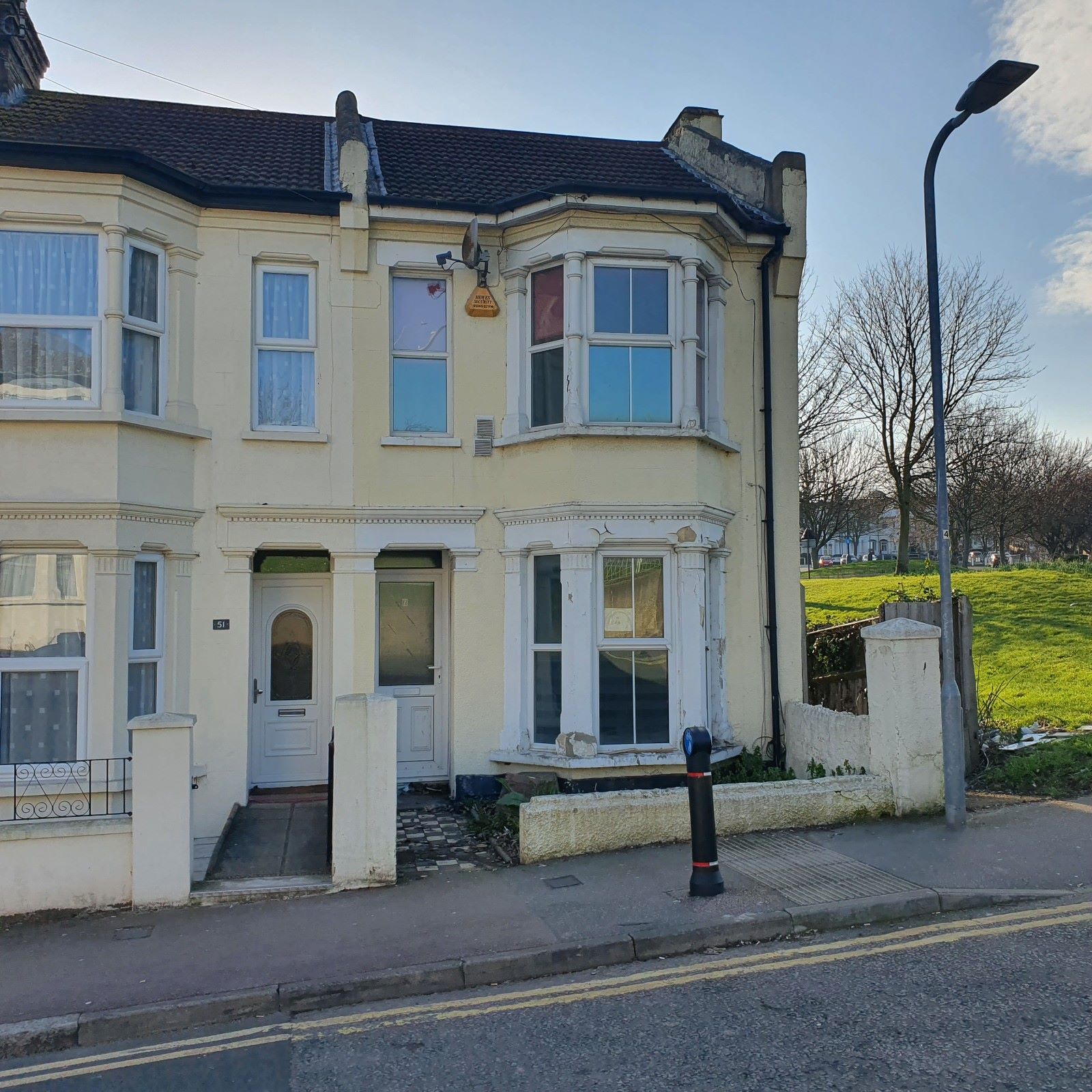REFURBISHMENT OPPORTUNITY: VACANT FREEHOLD THREE BEDROOM HOUSE CLOSE TO SOUTHEND SEAFRONT IN NEED OF MODERNISATION