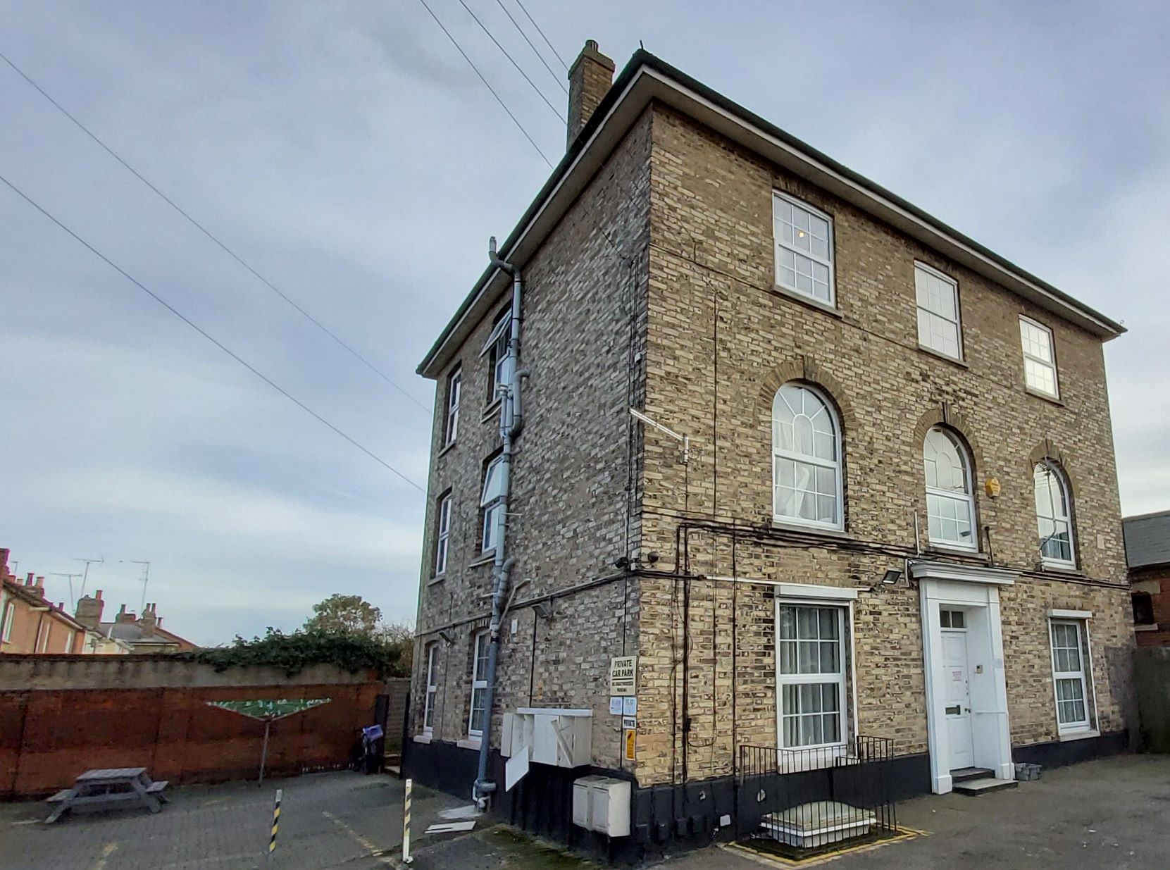 BUY TO LET INVESTMENT: A FIRST FLOOR STUDIO APARTMENT CURRENTLY PRODUCING AN INCOME OF JUST UNDER £6000 PER ANNUM.  A 10.8% YEILD OF THE GUIDE PRICE