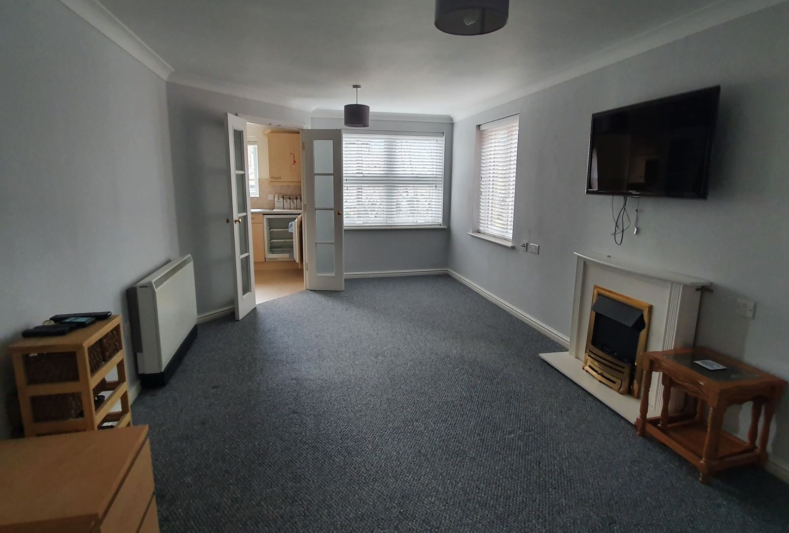 RESIDENTIAL INVESTMENT: VACANT  FIRST FLOOR RETIREMENT APARTMENT CLOSE TO TOWN CENTRE CONSIDERED TO BE BELOW MARKET VALUE