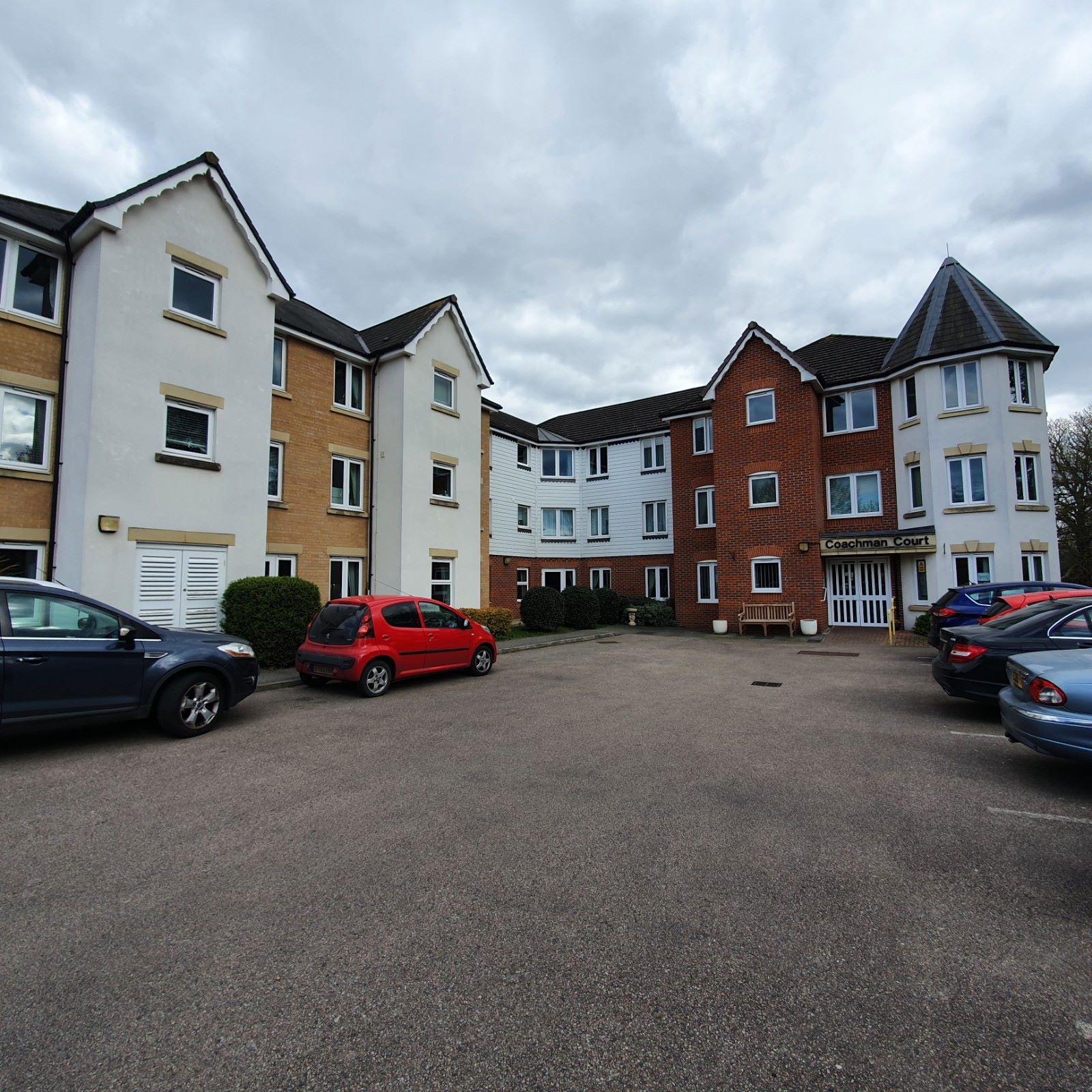 RESIDENTIAL INVESTMENT: VACANT  FIRST FLOOR RETIREMENT APARTMENT CLOSE TO TOWN CENTRE CONSIDERED TO BE BELOW MARKET VALUE