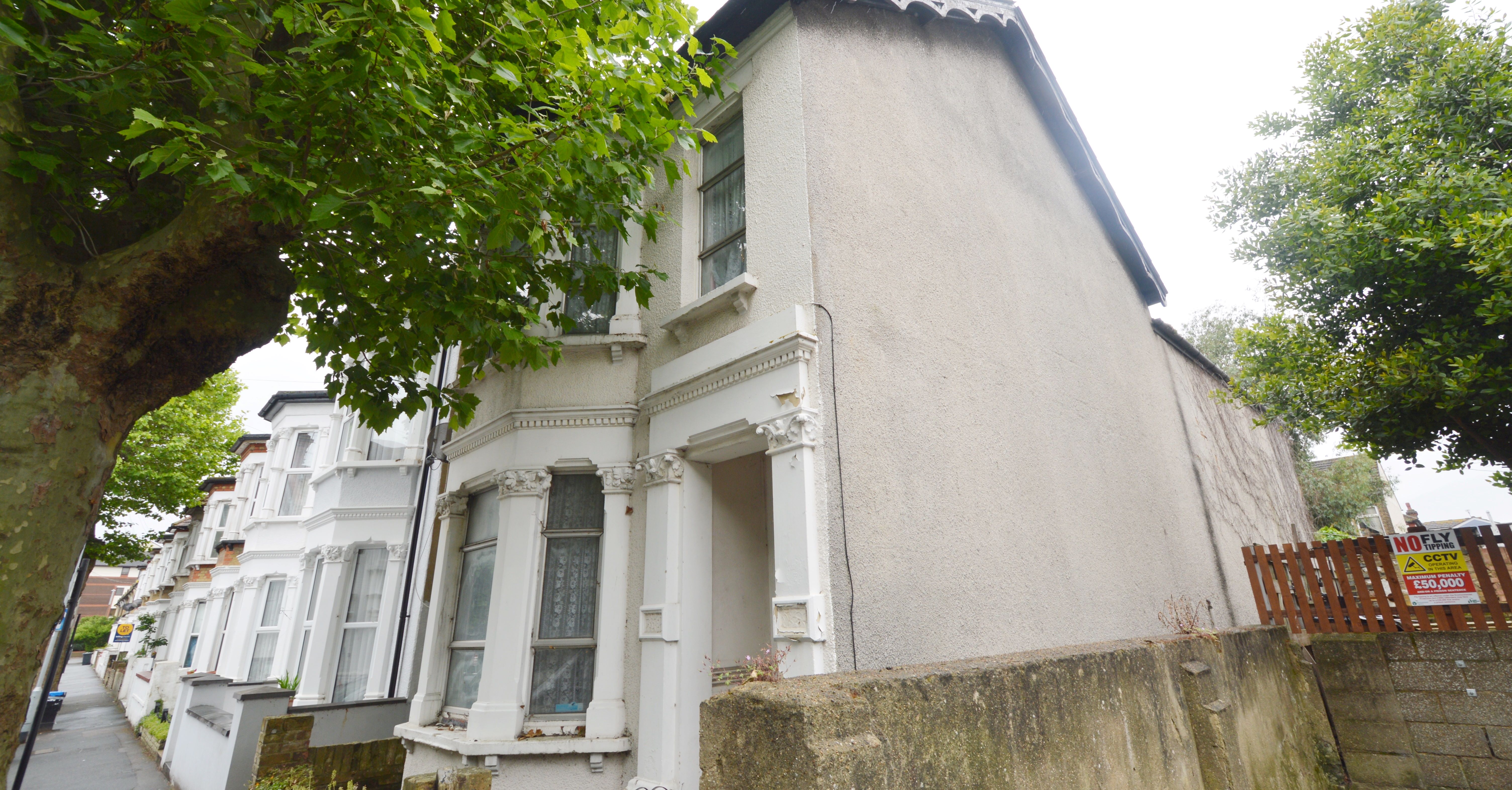 RESIDENTIAL INVESTMENT OPPORTUNITY: A FREEHOLD FOUR BEDROOM DETACHED HOUSE IN THE TOWN CENTRE IN NEED OF COMPLETE  REFURBISHMENT
