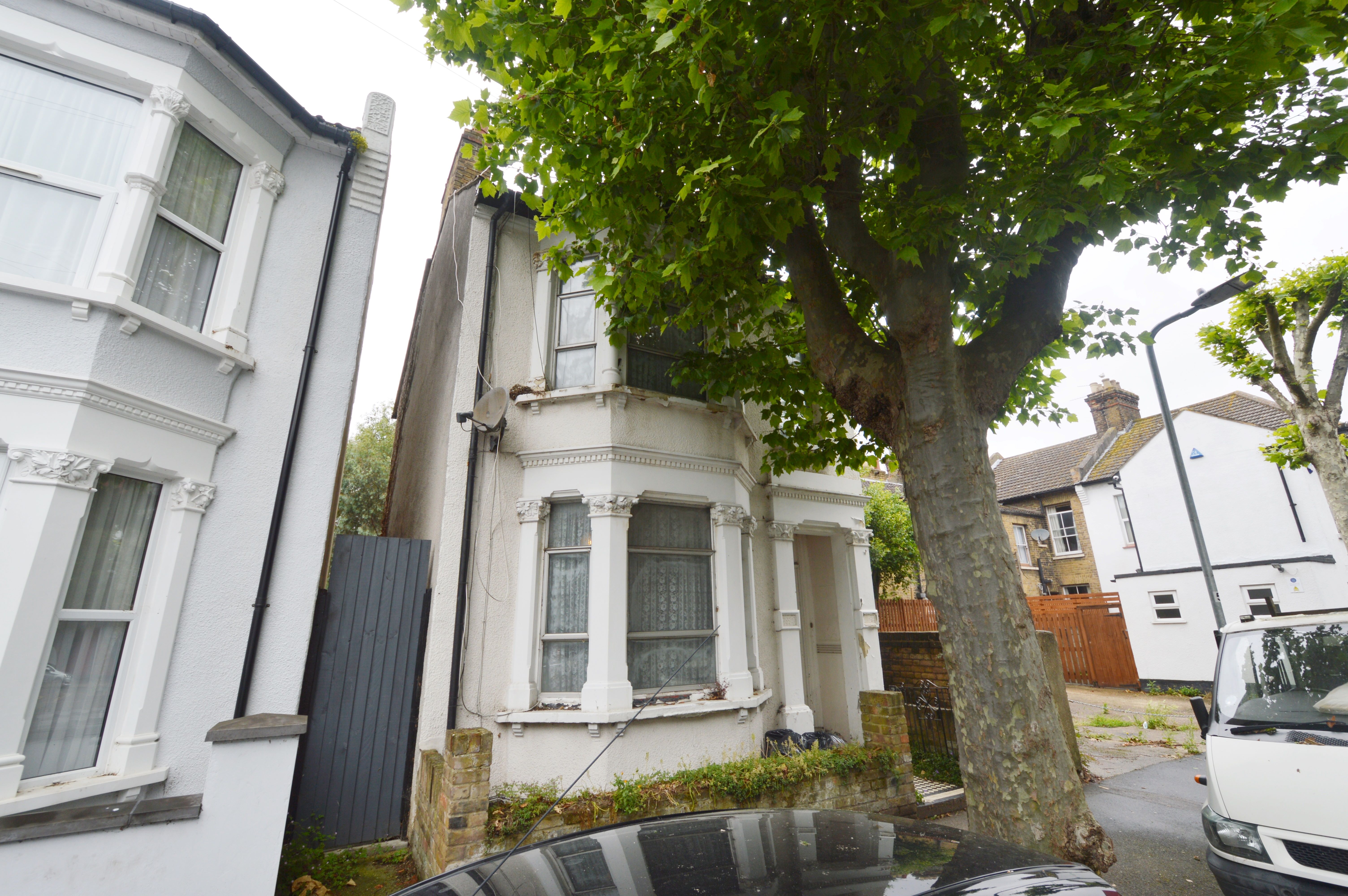 RESIDENTIAL INVESTMENT OPPORTUNITY: A FREEHOLD FOUR BEDROOM DETACHED HOUSE IN THE TOWN CENTRE IN NEED OF COMPLETE  REFURBISHMENT