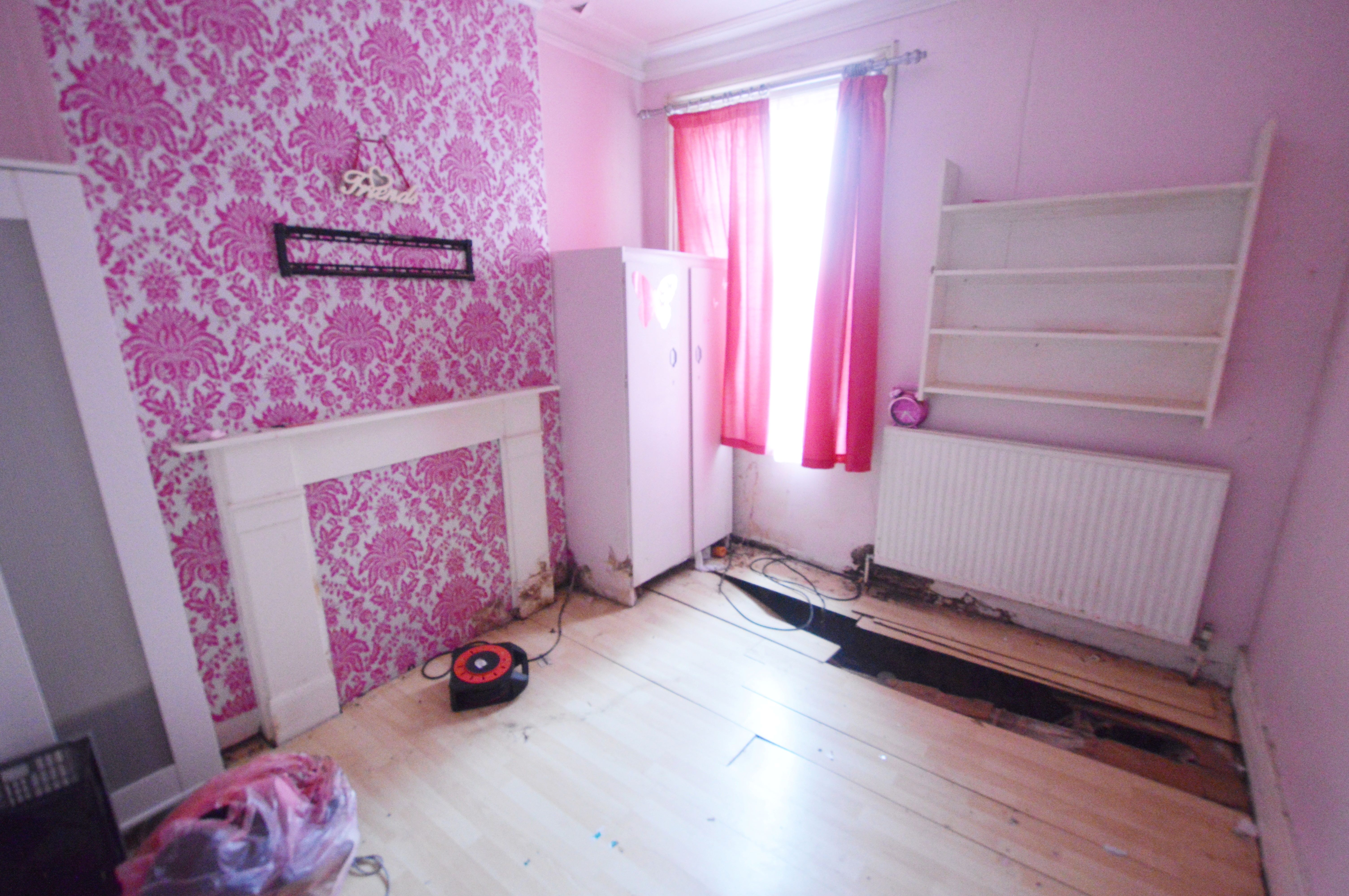 RESIDENTIAL INVESTMENT OPPORTUNITY: A FREEHOLD FOUR BEDROOM DETACHED HOUSE IN THE TOWN CENTRE IN NEED OF COMPLETE  REFURBISHMENT