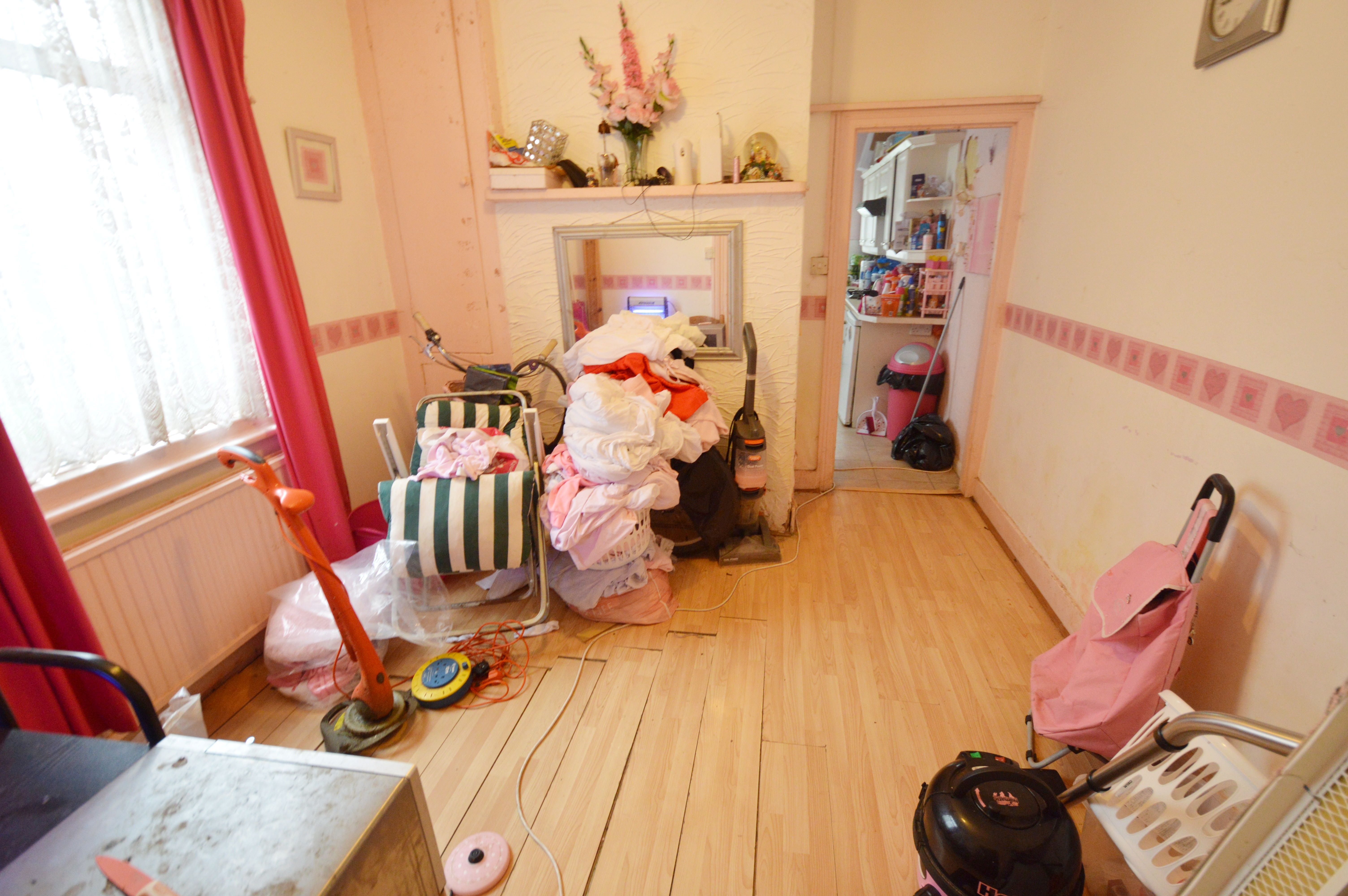 RESIDENTIAL INVESTMENT OPPORTUNITY: A FREEHOLD FOUR BEDROOM DETACHED HOUSE IN THE TOWN CENTRE IN NEED OF COMPLETE  REFURBISHMENT