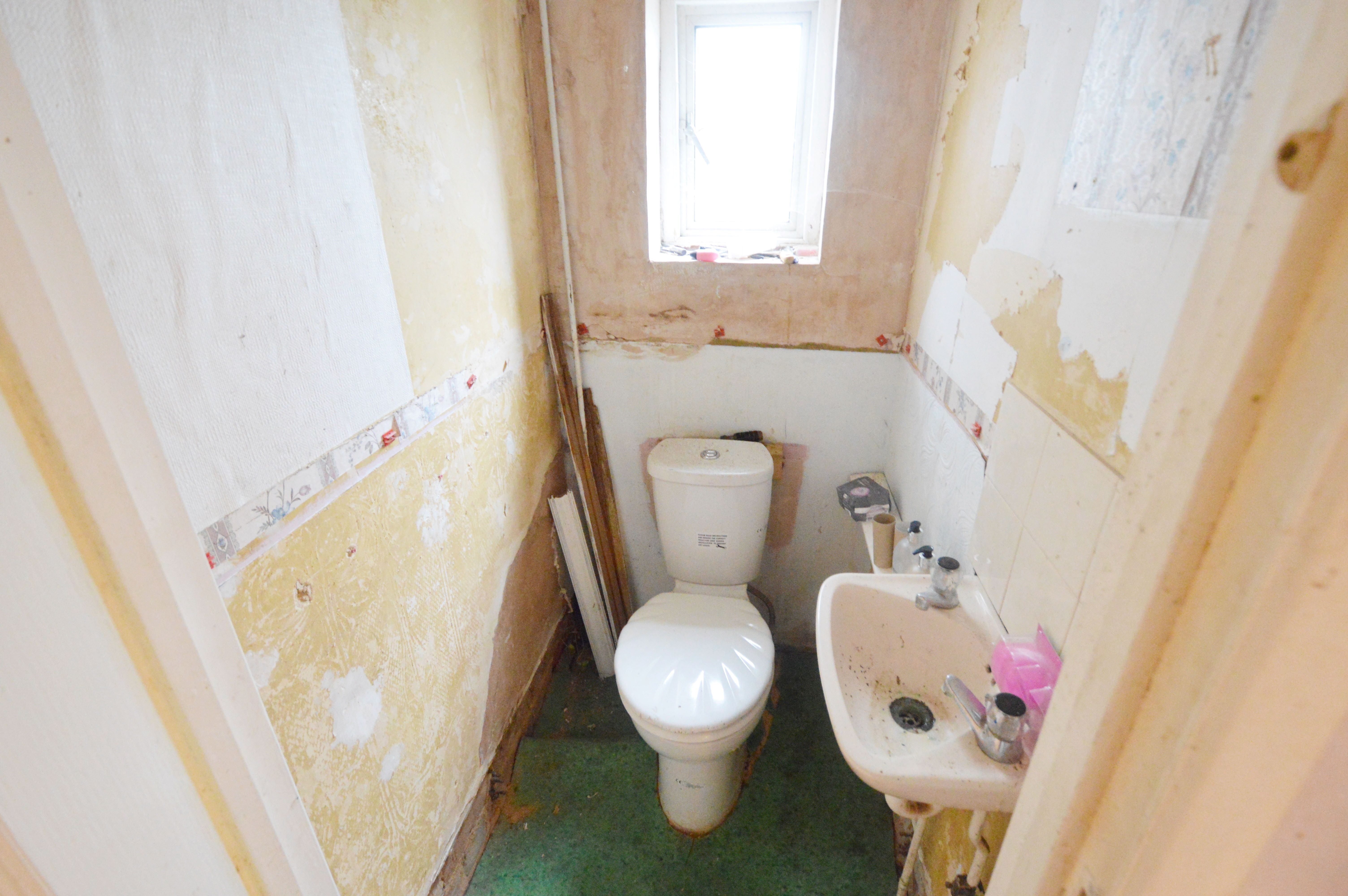 RESIDENTIAL INVESTMENT OPPORTUNITY: A FREEHOLD FOUR BEDROOM DETACHED HOUSE IN THE TOWN CENTRE IN NEED OF COMPLETE  REFURBISHMENT