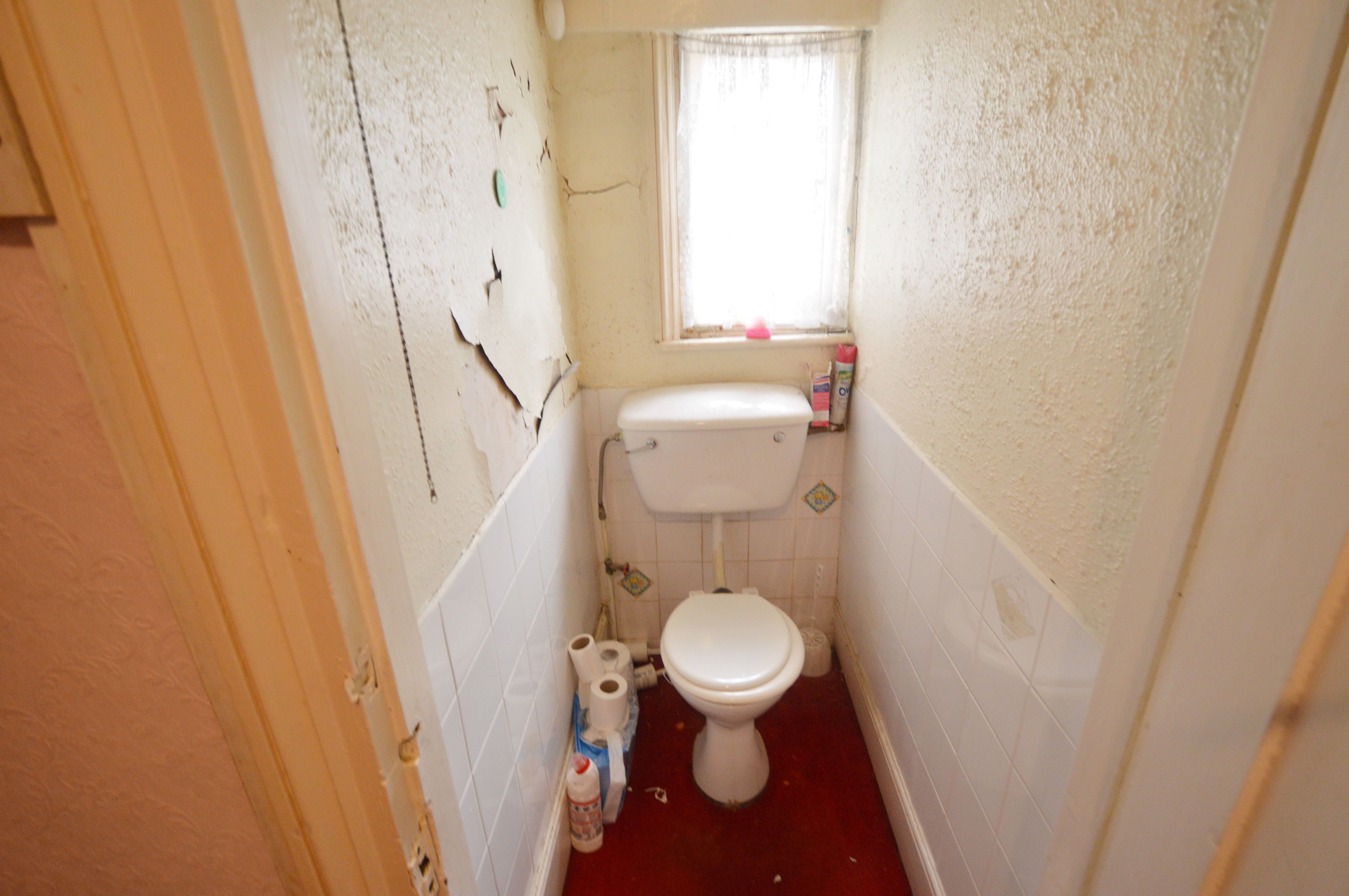 RESIDENTIAL INVESTMENT OPPORTUNITY: A FREEHOLD FOUR BEDROOM DETACHED HOUSE IN THE TOWN CENTRE IN NEED OF COMPLETE  REFURBISHMENT