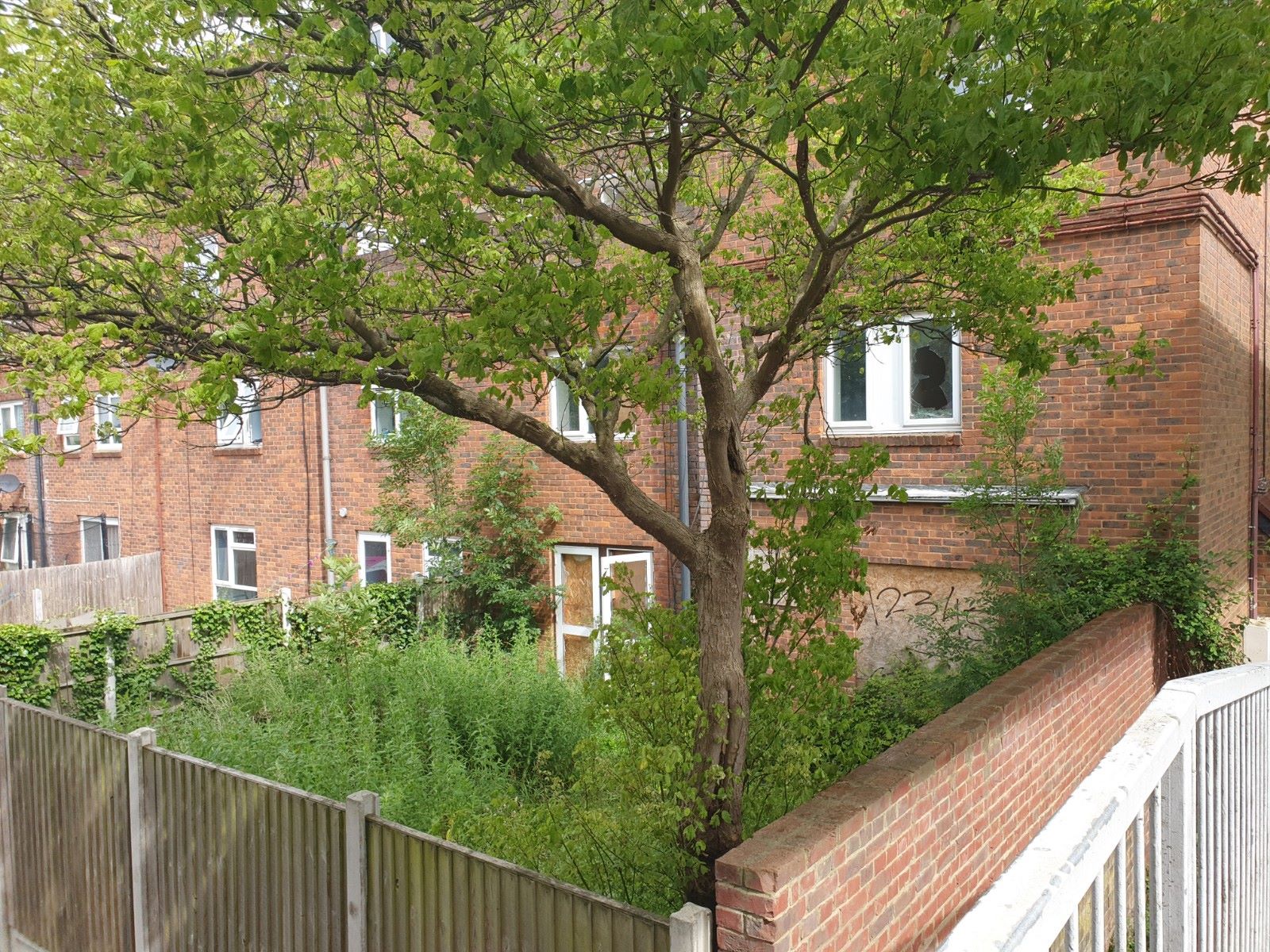 RESIDENTIAL INVESTMENT: A VACANT FOUR BEDROOM MAISONETTE WITH GARDEN AND CLOSE TO TRAIN STATION CONSIDERED TO BE AN IDEAL BUY TO LET INVESTMENT
