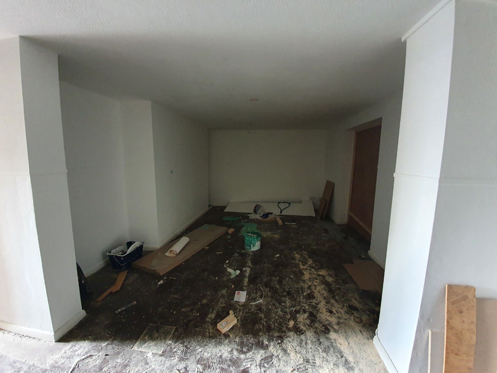 RESIDENTIAL INVESTMENT: A VACANT FOUR BEDROOM MAISONETTE WITH GARDEN AND CLOSE TO TRAIN STATION CONSIDERED TO BE AN IDEAL BUY TO LET INVESTMENT