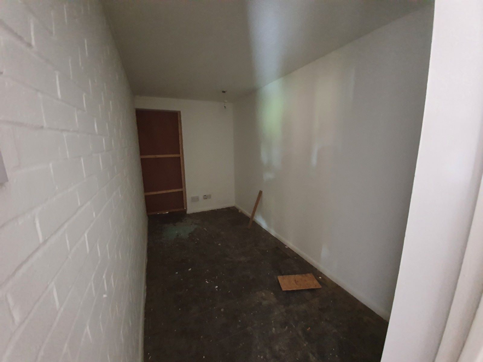 RESIDENTIAL INVESTMENT: A VACANT FOUR BEDROOM MAISONETTE WITH GARDEN AND CLOSE TO TRAIN STATION CONSIDERED TO BE AN IDEAL BUY TO LET INVESTMENT