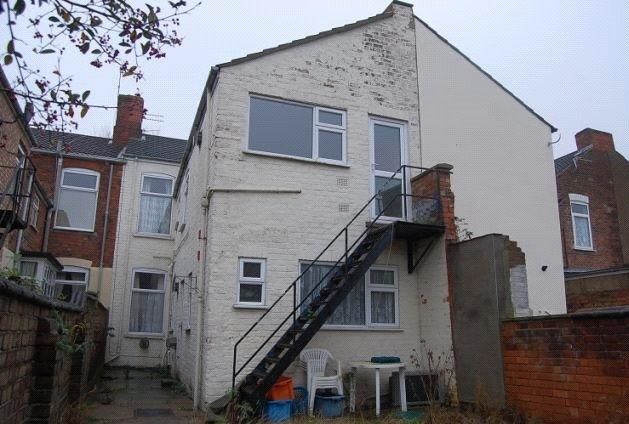 BUY TO LET: A FREEHOLD BUILDING WITH 2 FLATS BOTH LET AND PRODUCING AN INCOME OF £8400 PER ANNUM. A YIELD OF NEARLY 13% OF THE GUIDE PRICE.