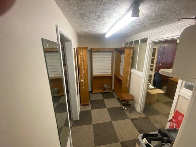 MIXED USE PROPERTY: A VACANT FREEHOLD GRADE II LISTED BUILDING COMPRISING OF A GROUND FLOOR FORMER OPTICIANS AND SPLIT LEVEL APARTMENT ABOVE.