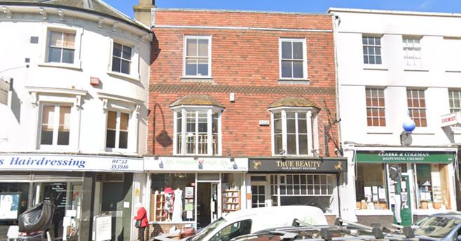 MIXED USE FREEHOLD INVESTMENT: A GRADE II LISTED BUILDING WITH PLANNING CONSENT TO CONVERT THE UPPER FLOORS TO 2 X RESIDENTIAL APARTMENTS