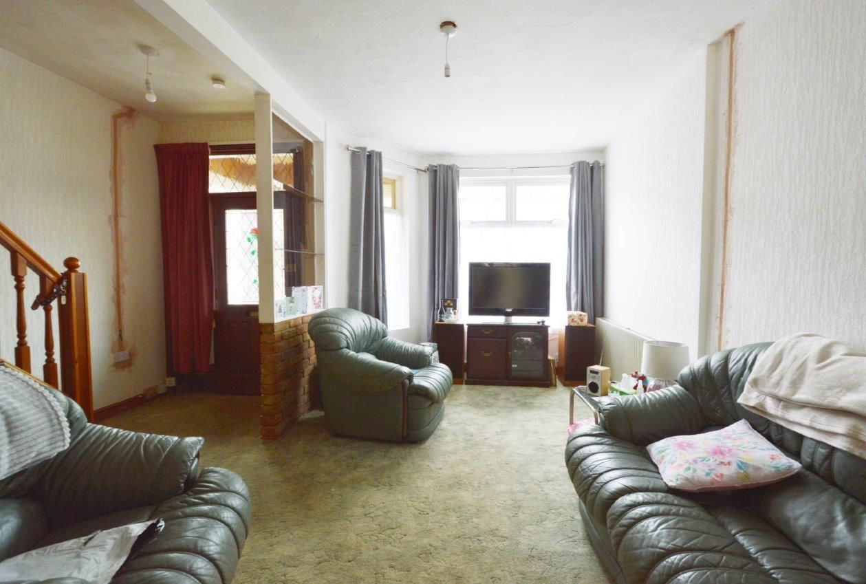 REFURBISHMENT OPPORTUNITY: A FREEHOLD TWO BEDROOM END OF TERRACE HOUSE LOCATED IN SOUTHEND ON SEA IN NEED OF MODERNISATION